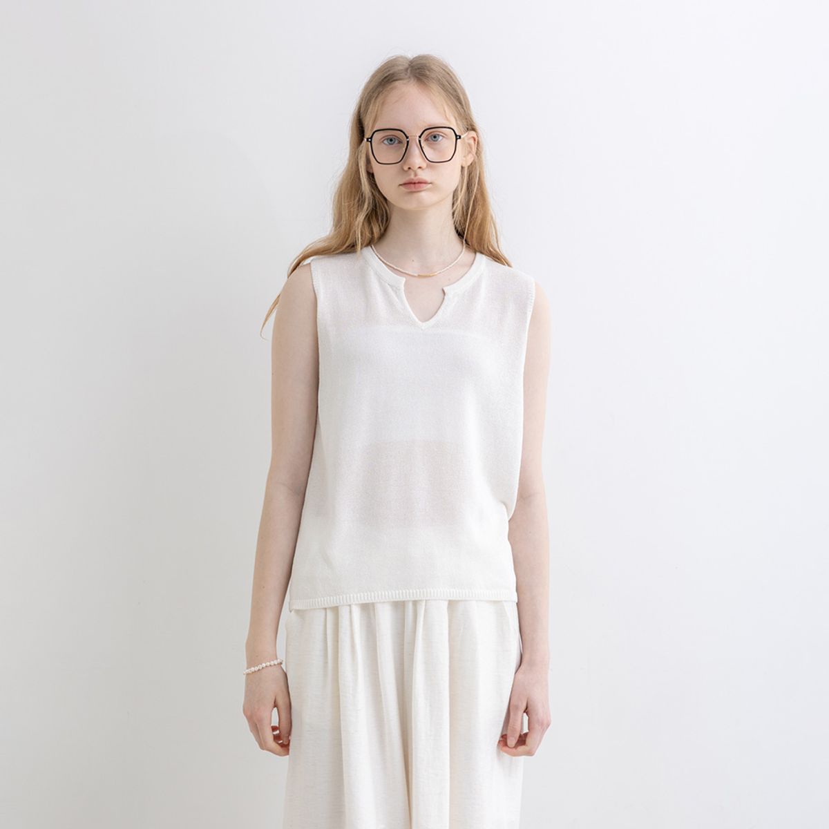 웬스데이딜라잇(WEDNESDAY DELIGHT) WD_Sleeveless knit top_2color
