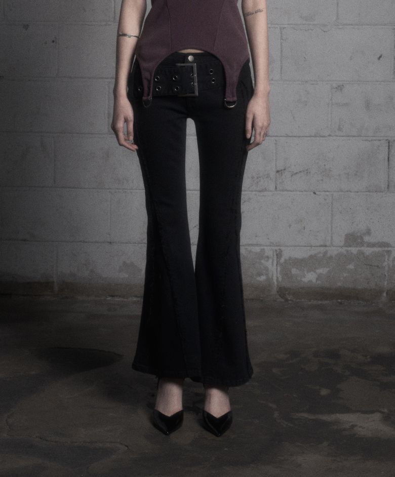 BIG BUCKLE FLARE JEANS BLACK