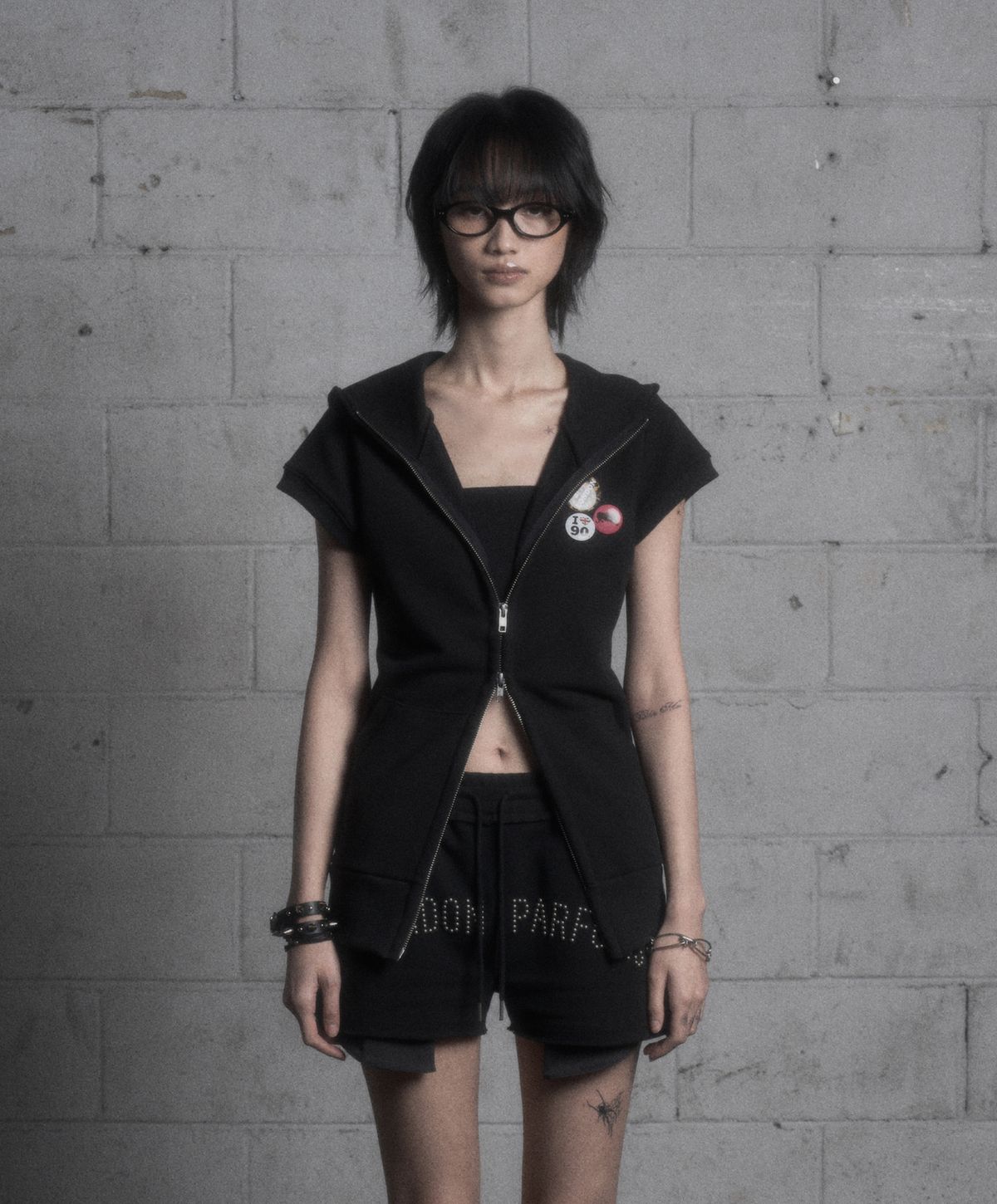런던파퓸스 아카이브(LONDON PARFUMS ARCHIVE) DEVIL HOODIE with PIN BUTTON BLACK