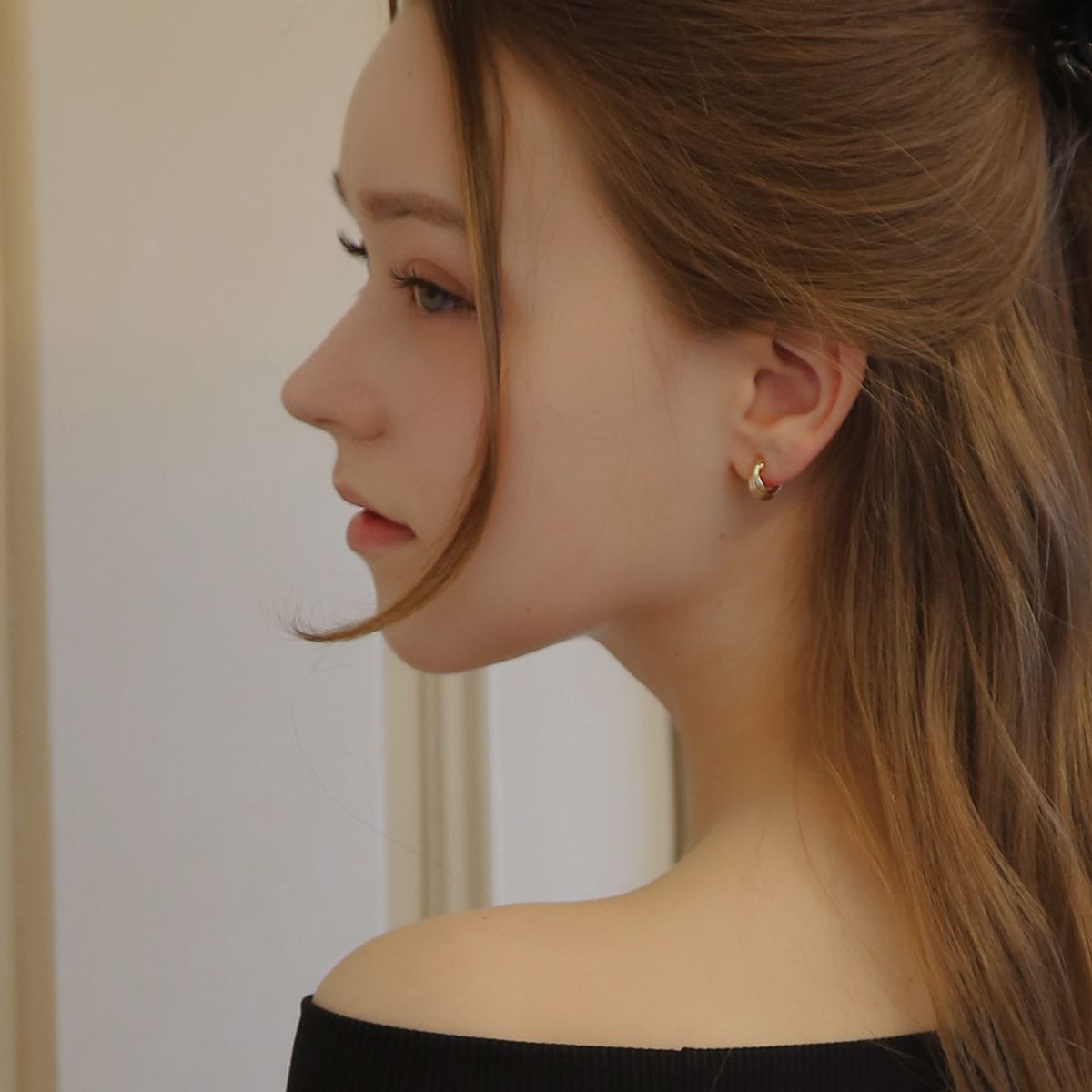 디유아모르(DIEUAMOUR) 글림 커브 귀걸이