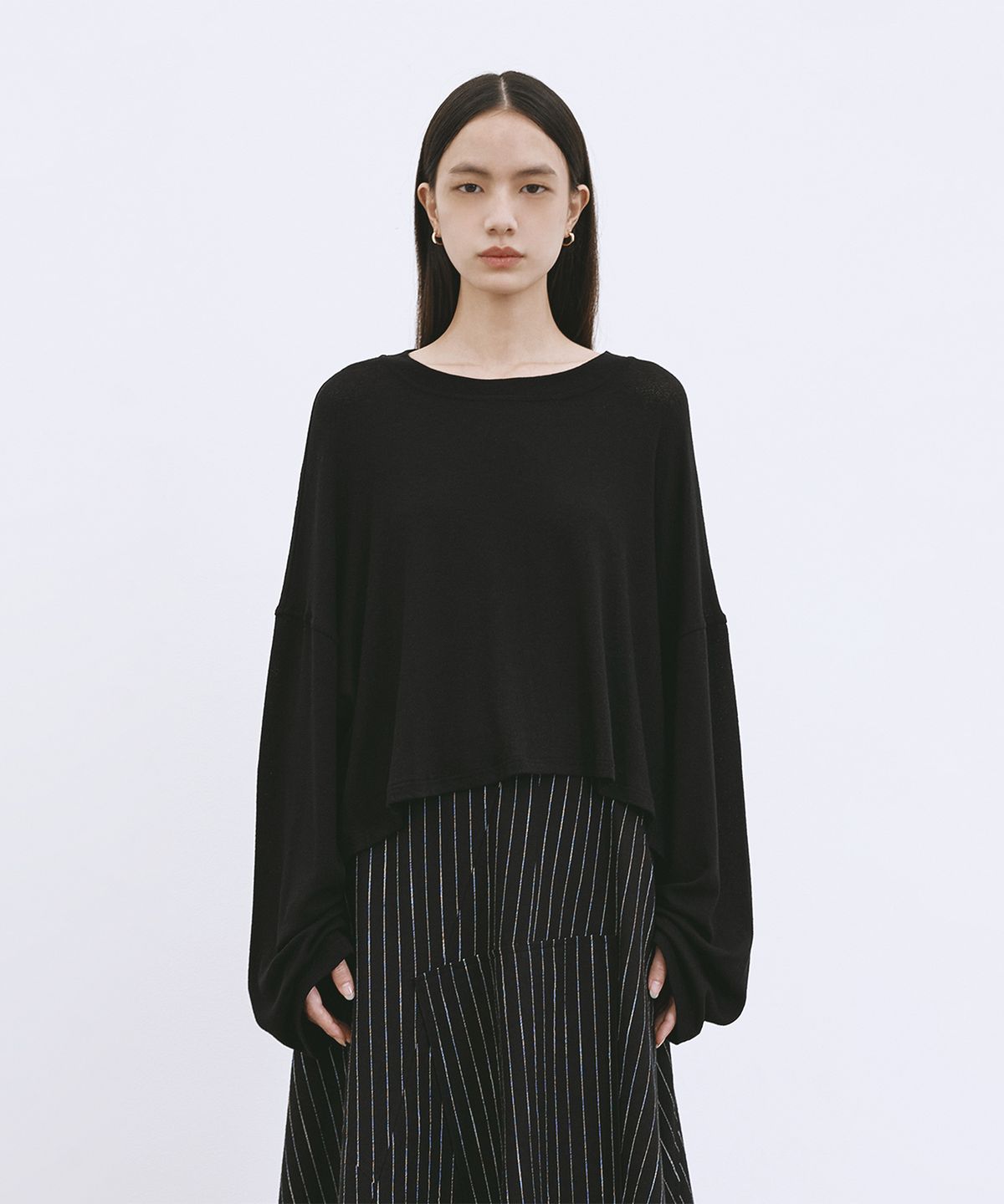 모노포비아(MONOPHOBIA) OVERSIZED LONG SLEEVE SWEATER BLACK 오버사이즈 긴팔 스웨터 블랙