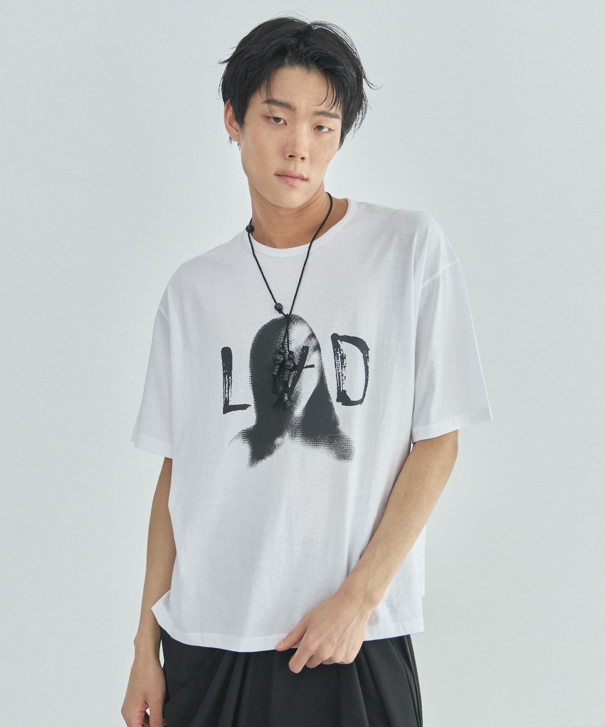 라드에디션(LAD EDITION) 리버스A 그래픽 오버핏 티셔츠_화이트