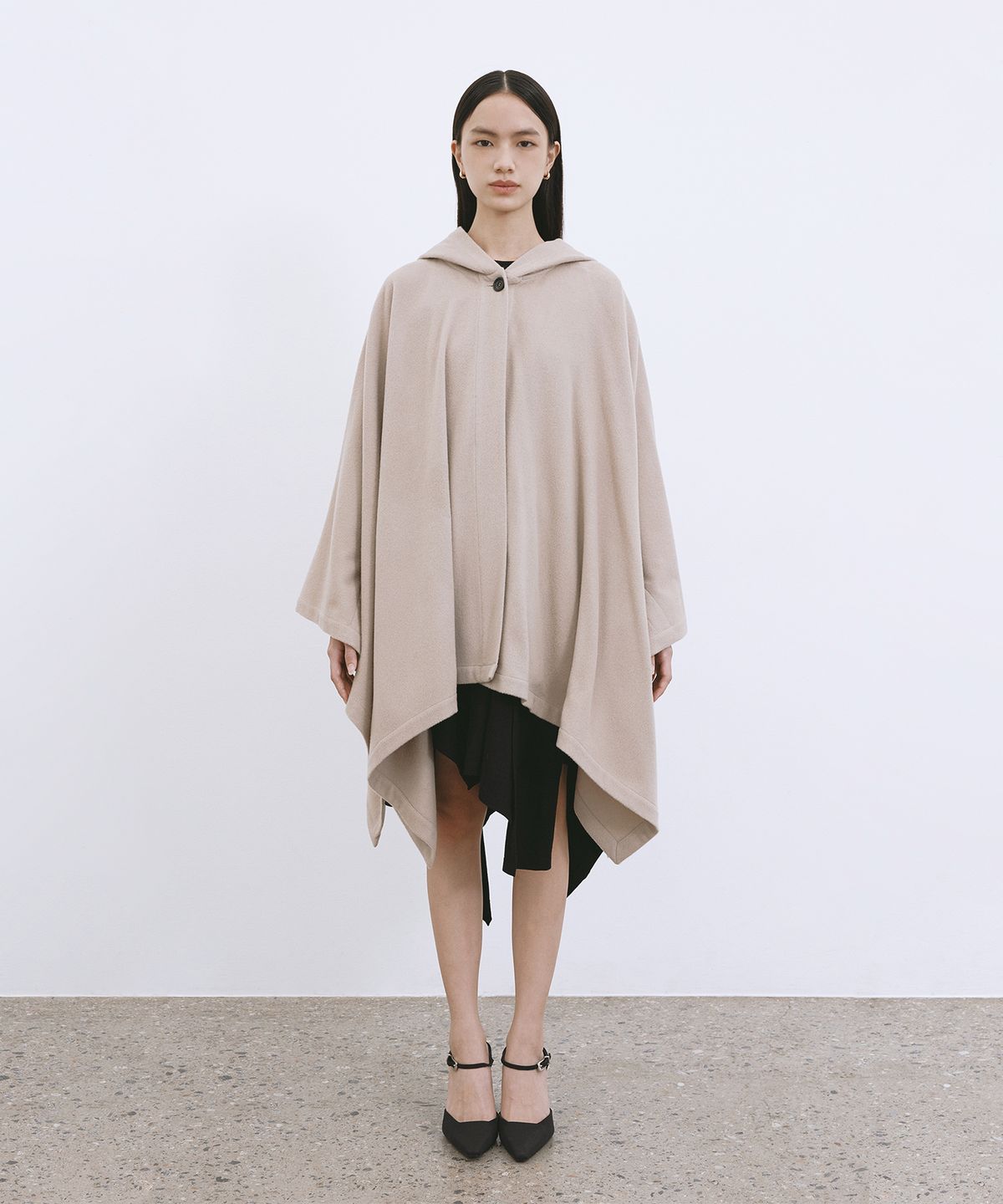 모노포비아(MONOPHOBIA) SQUARE CUTTING MERINO WOOL CAPE IVORY 스퀘어 커팅 후디 울 케이프 아이보리