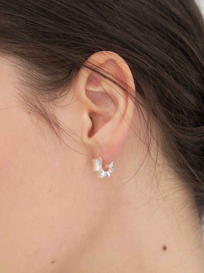 Amone Wave Ring Earring