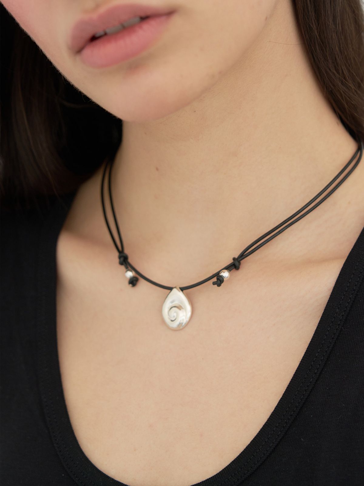 스틸 인스턴트(STILL INSTANT) Shell Spiral Leather Necklace
