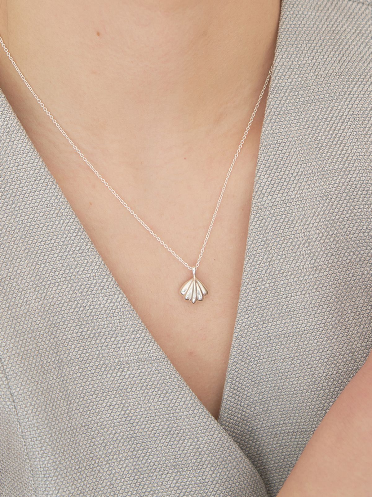 스틸 인스턴트(STILL INSTANT) Shell Flow Necklace
