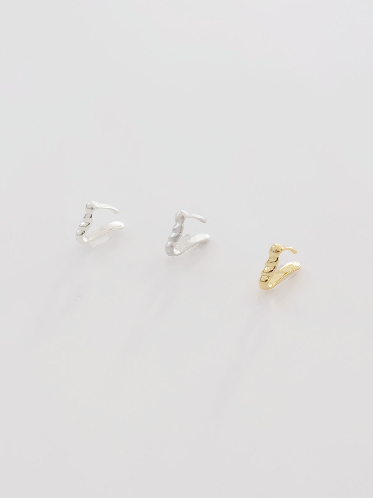 스틸 인스턴트(STILL INSTANT) Ripple Loop Ear Cuff