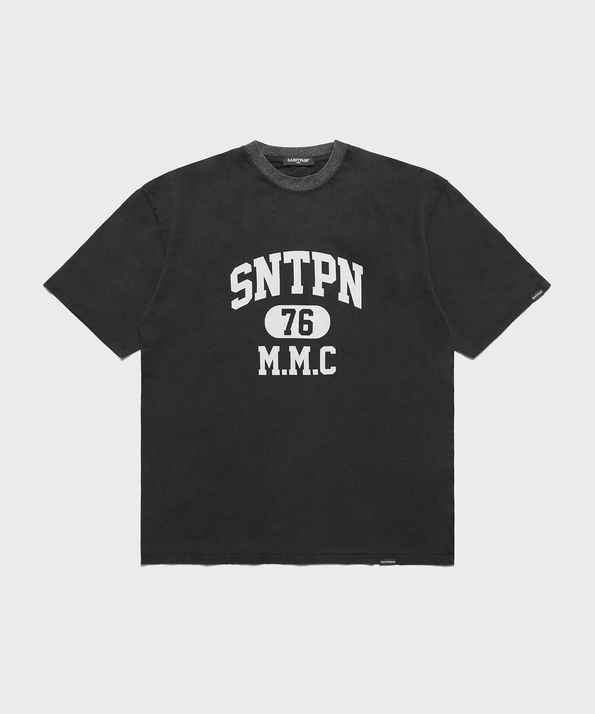 세인트페인(SAINTPAIN) SP SNTPN 로고 티셔츠-피그먼트 블랙