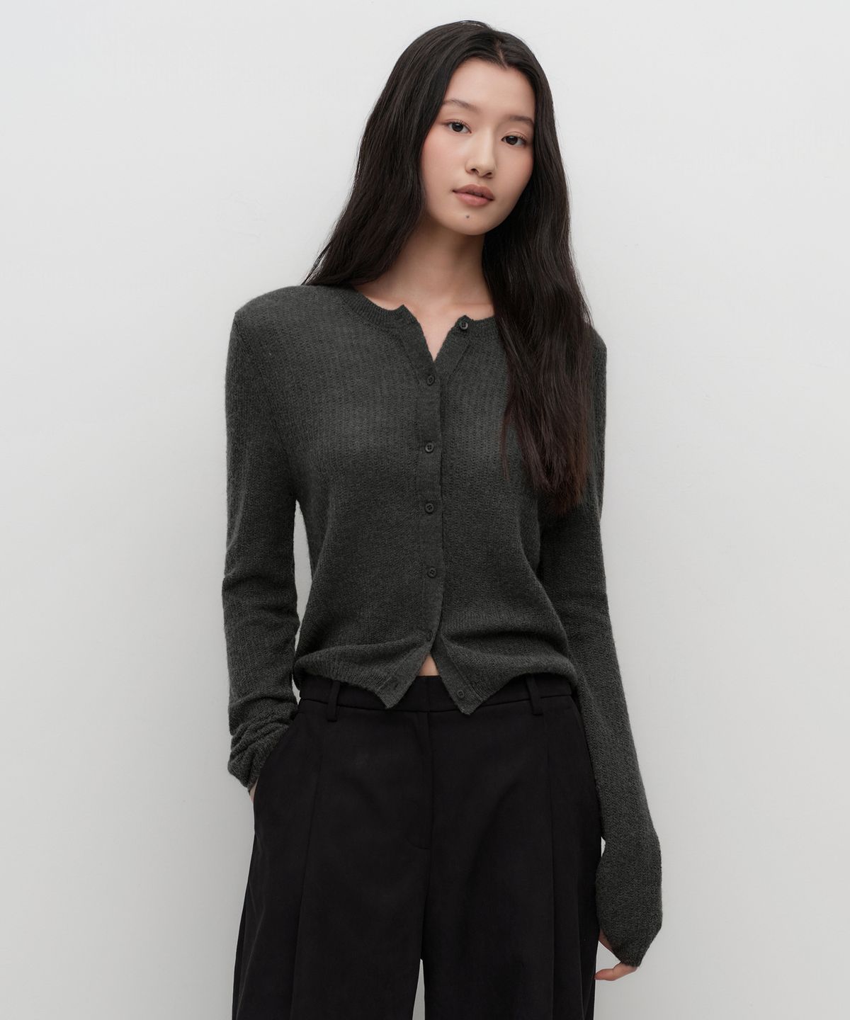 무신사 스탠다드 우먼(MUSINSA STANDARD WOMAN) 우먼즈 시어 텍스처드 라운드 넥 가디건 [차콜 그레이]