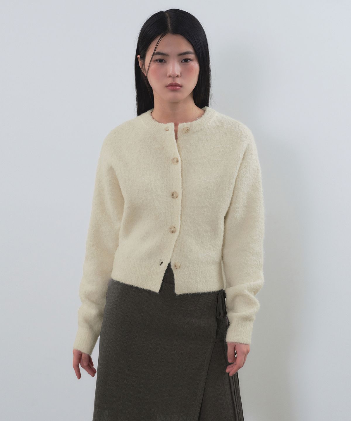 무신사 스탠다드 우먼(MUSINSA STANDARD WOMAN) 우먼즈 부클 라운드 넥 가디건 [아이보리]