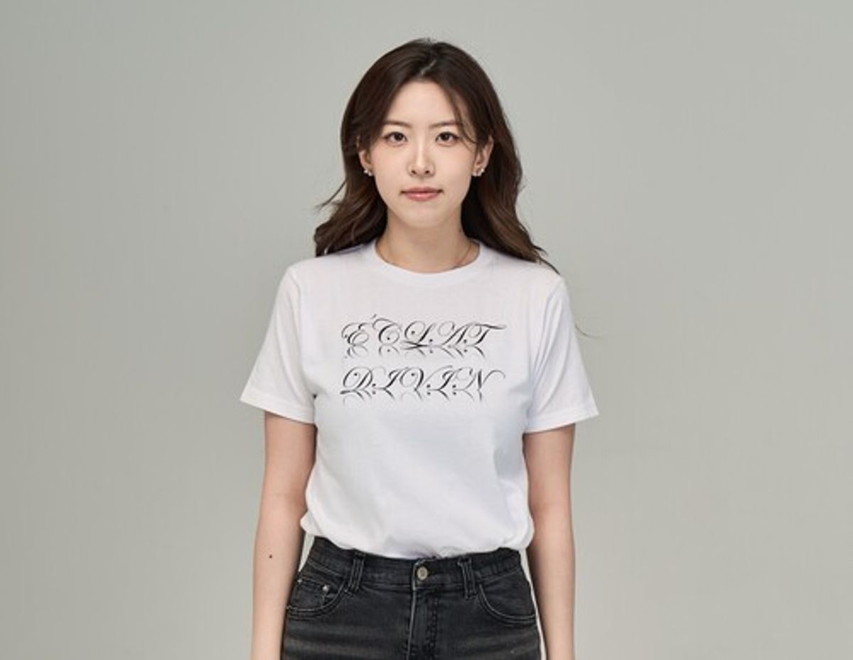 에클라 디뱅(ÉCLAT DIVIN) 화이트 데일리 클래식 티셔츠 White Daily Classic T-Shirt