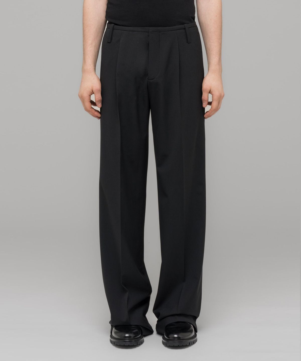 032씨(032C) (U) 오피스 어타이어 와이드 레그 수트 팬츠 블랙 OFFICE ATTIRE WIDE LEG SUIT PANTS BLACK