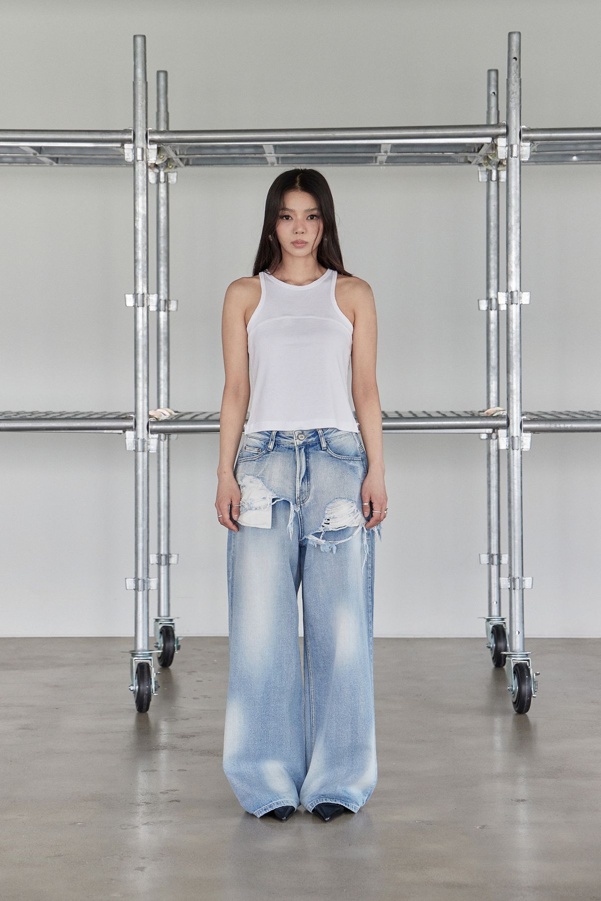 노 엑스트라 터치(NO EXTRA TOUCH) Raw Sleeveless (White) / 25SMSL004WH