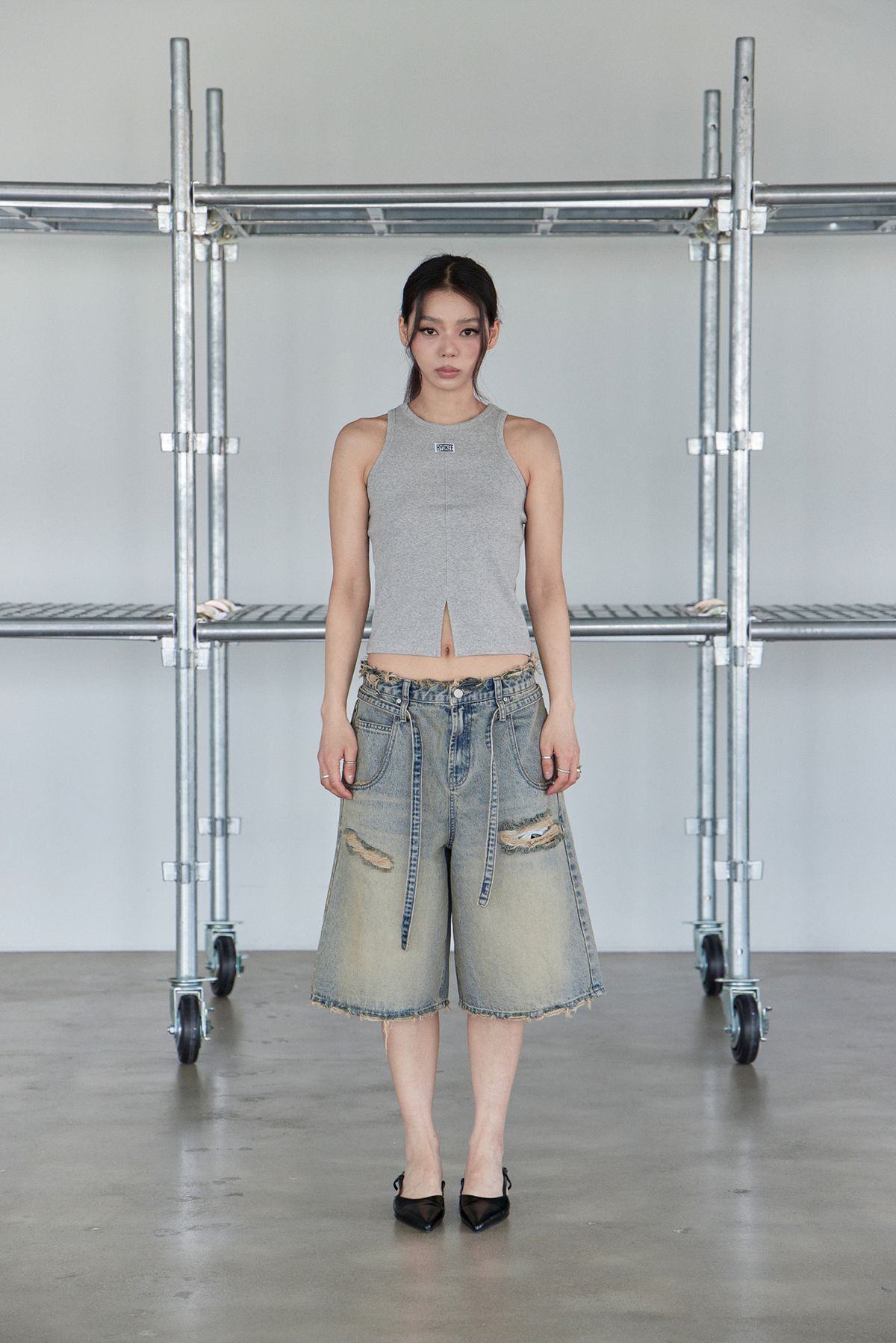 노 엑스트라 터치(NO EXTRA TOUCH) Slit Detail Sleeveless (Melange) / 25SMSL001MG