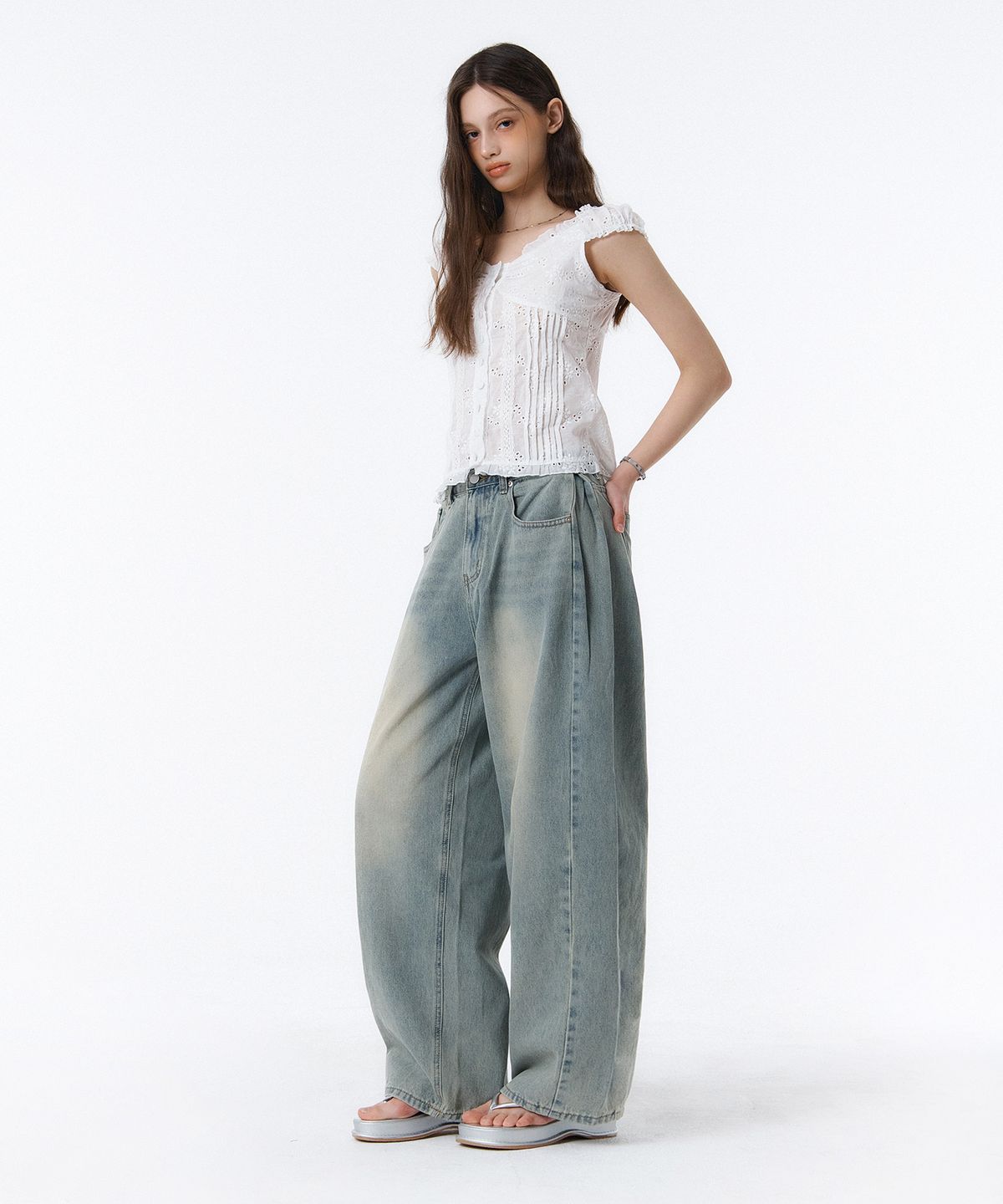 랜덤오프(RANDOMOFF) BTB : POEM PINTUCK BALLOON JEANS [FADE BLUE]