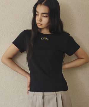 미니 꽃 자수 티셔츠 [블랙]