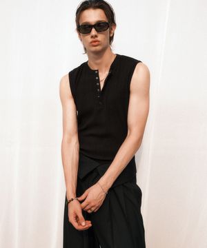 멀티 리브드 헨리넥 슬리브리스 (블랙)