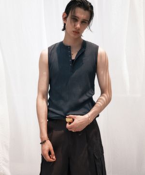 멀티 리브드 헨리넥 슬리브리스 (다크그레이)