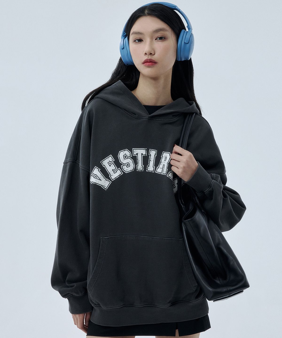 베스티리아(VESTIRYA) Heritage Arch Logo Over fit Hoodie Charcoal