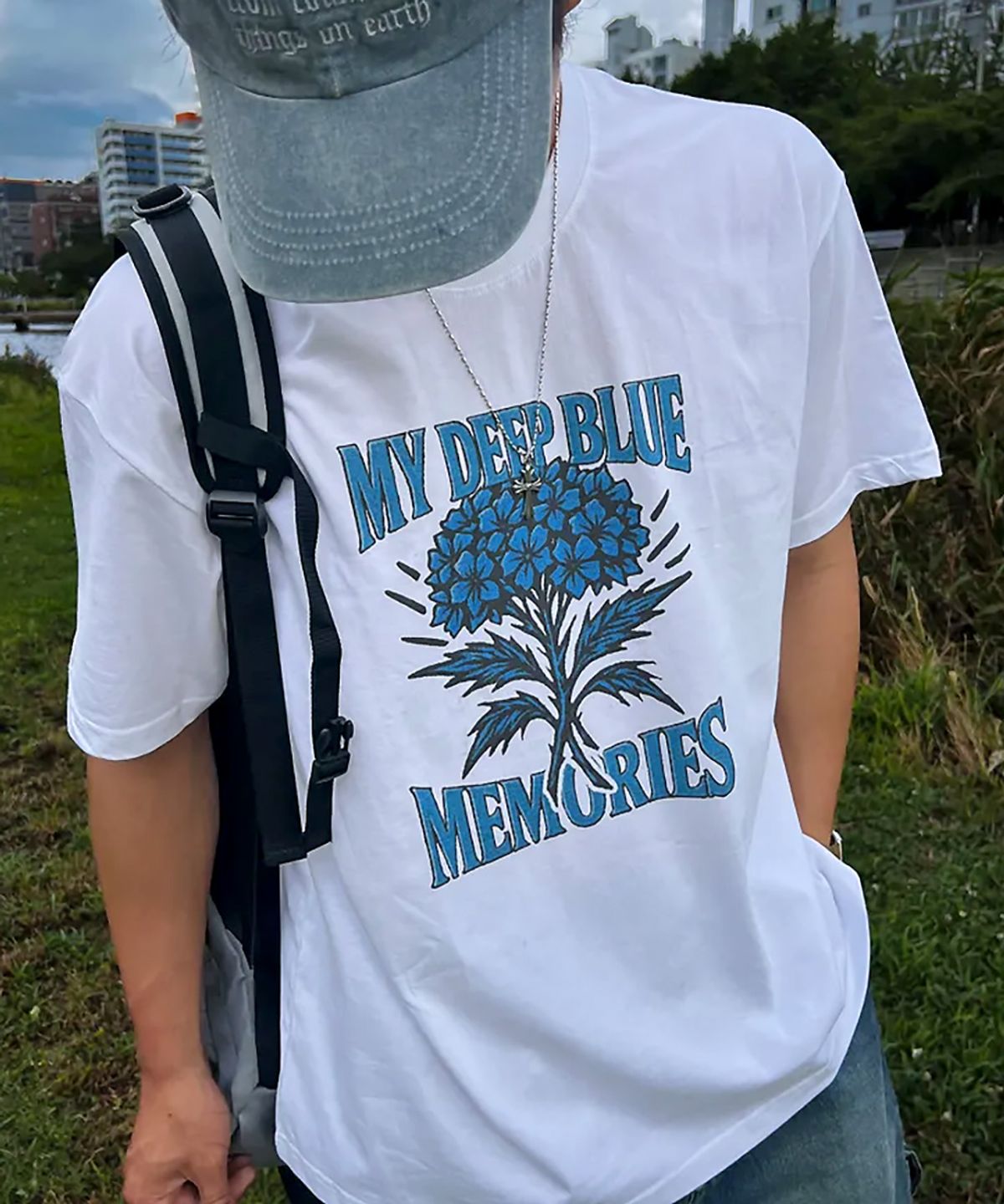 마이딥블루메모리즈(MY DEEP BLUE MEMORIES) Bouquet OVER T-SHIRTS (WHITE)