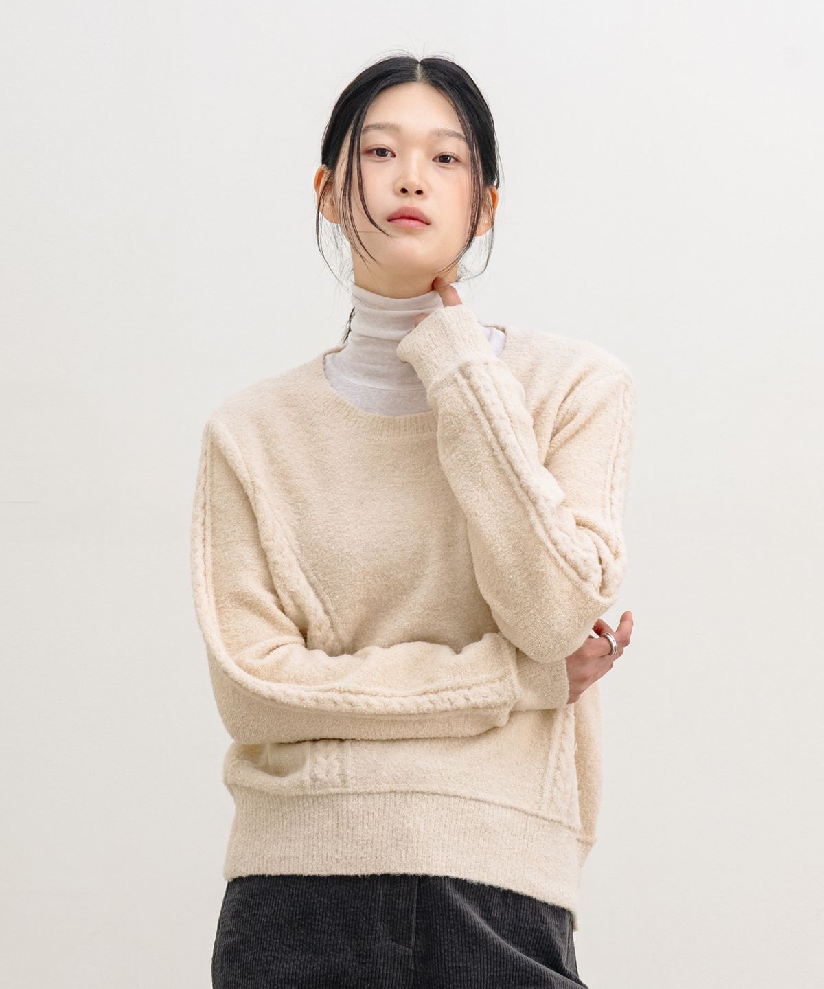 클루니(CLUNY) Boucle Cable Long Sleeve Knit - beige