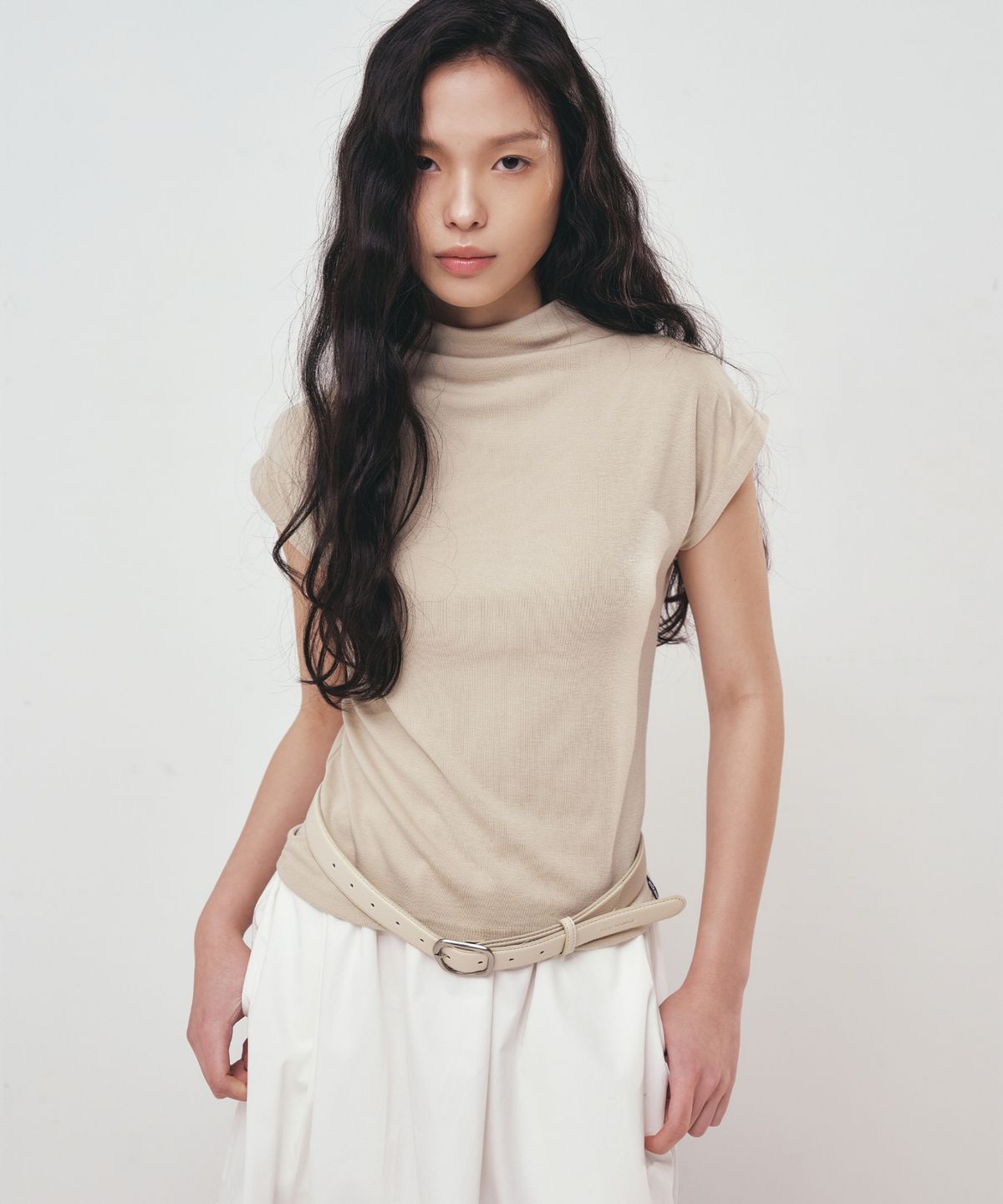 닉앤니콜(NICK&NICOLE) HALF NECK SLIM TOP_KHAKI BEIGE