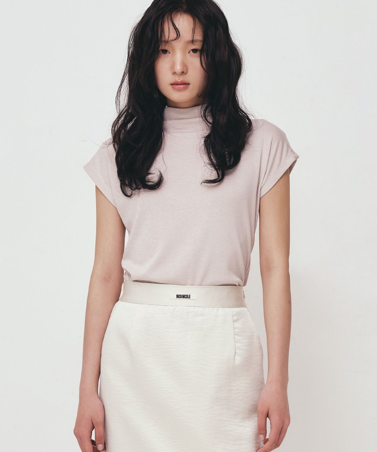닉앤니콜(NICK&NICOLE) HALF NECK SLIM TOP_BEIGE