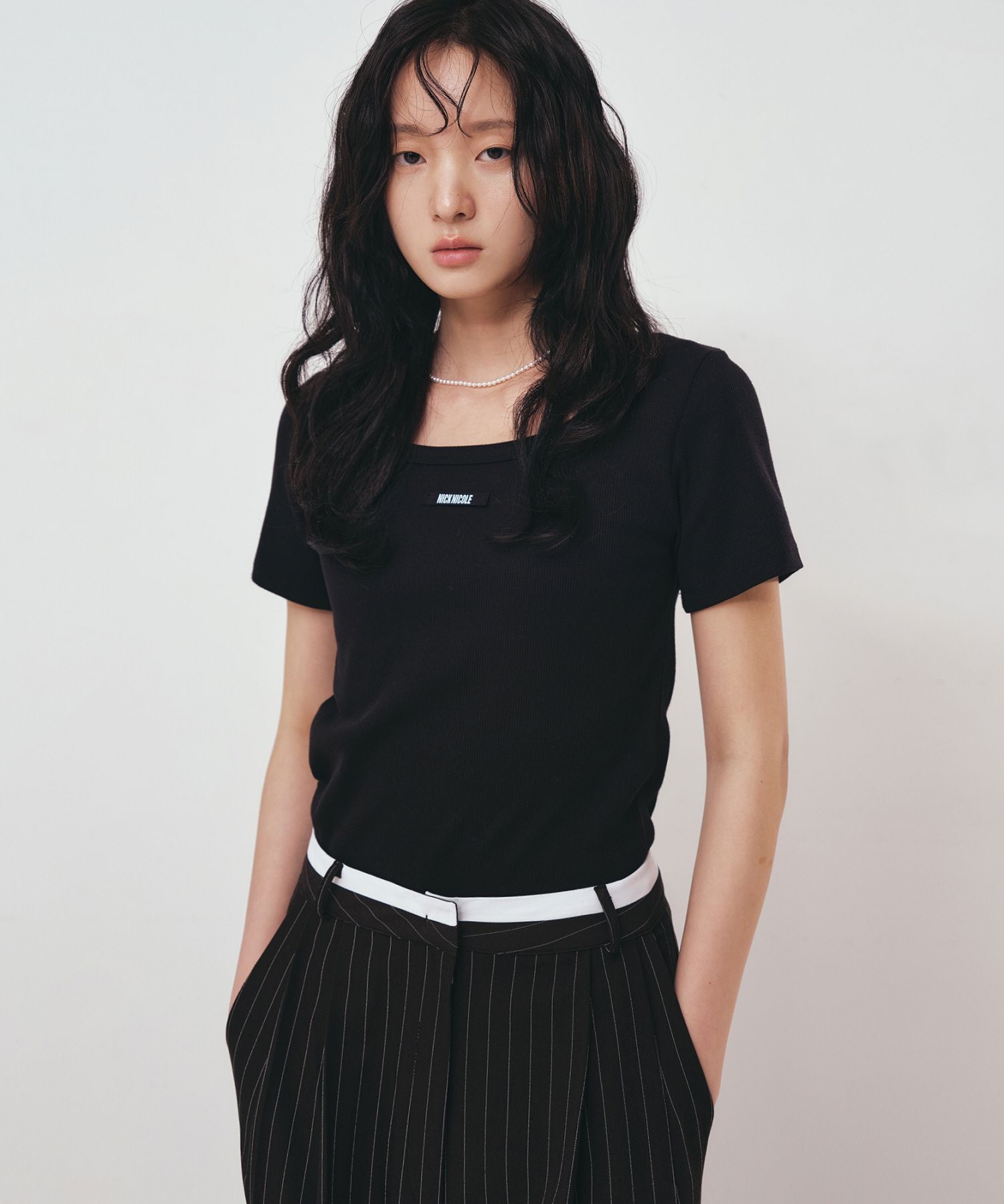 【NICK&NICOLE】 LABEL SLIM HALF TOP /追跡付 MUSINSA公式 | NICK&NICOLE LABEL SLIM HALF TOP_BLACK