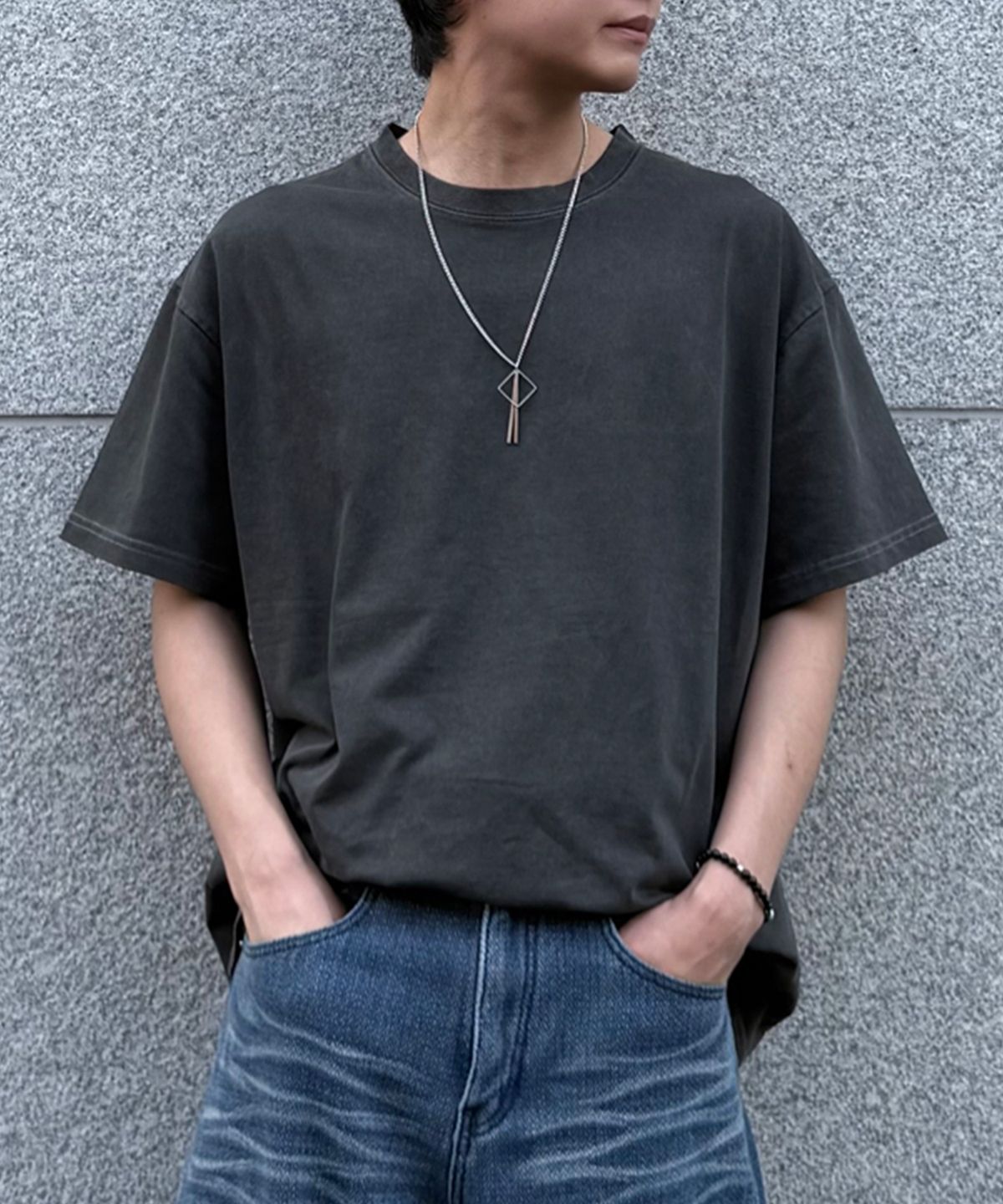 에이던엠(ADERNM) BACK CUT-LINE OVERSIZED PIGMENT T-SHIRTS (CHARCOAL)