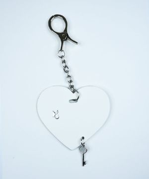 Heart-key charm-white