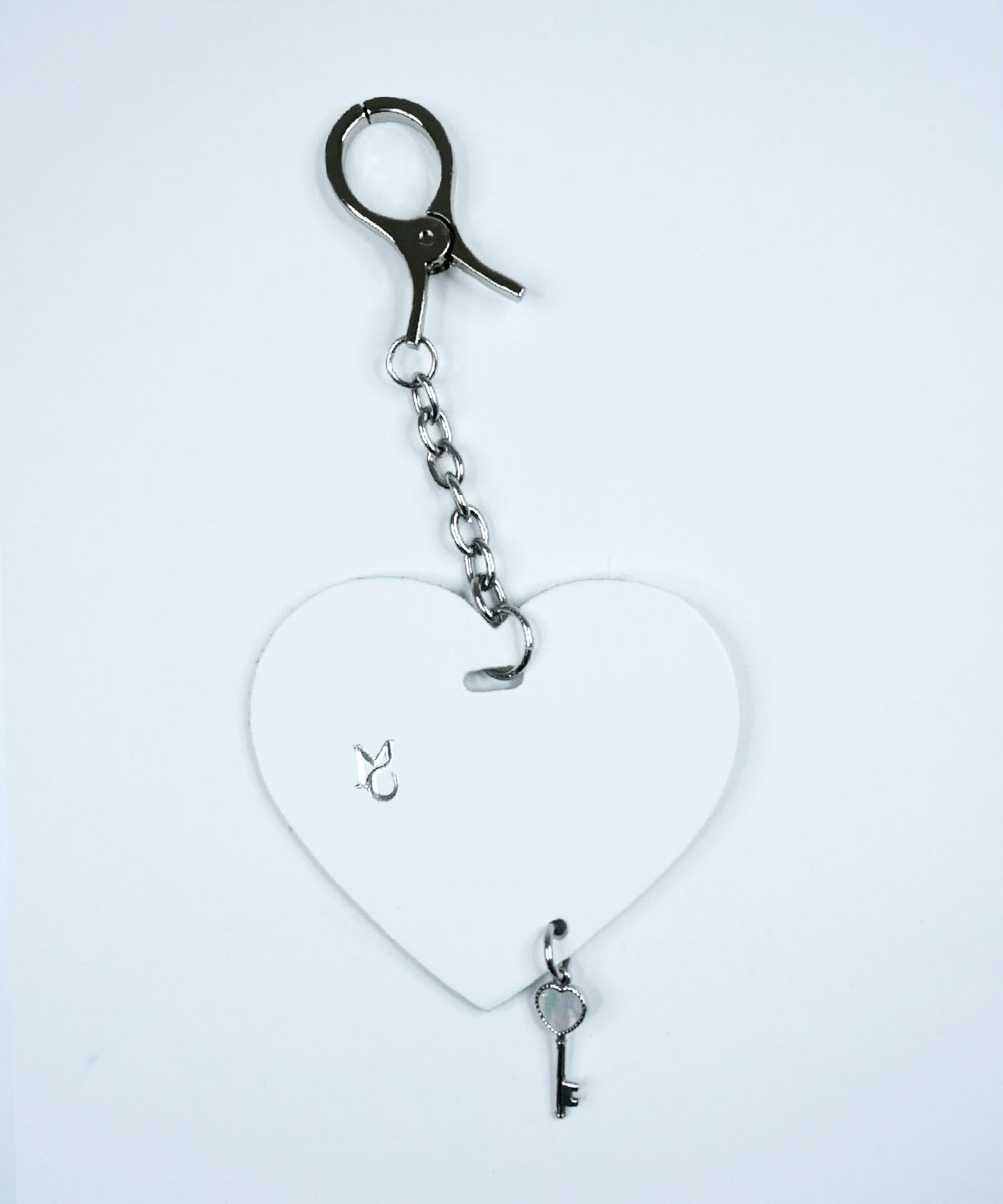 무아르모아(MOIREMOA) Heart-key charm-white
