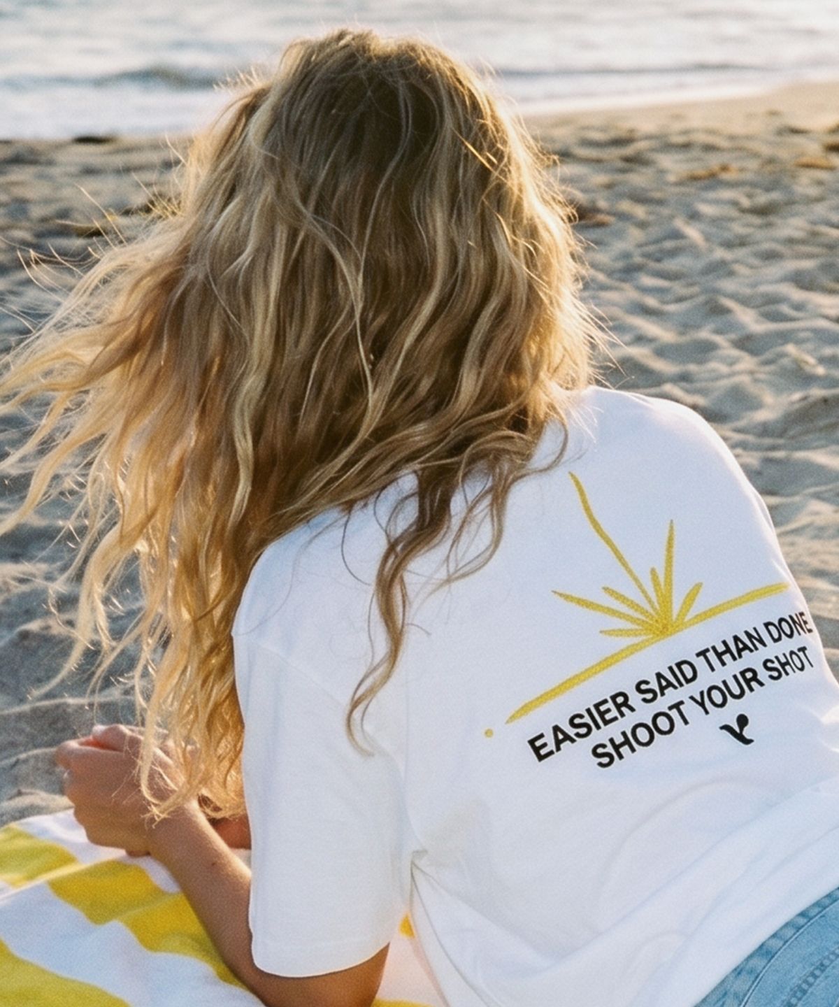 베스티리아(VESTIRYA) Solar back Grahpic T-shirts White