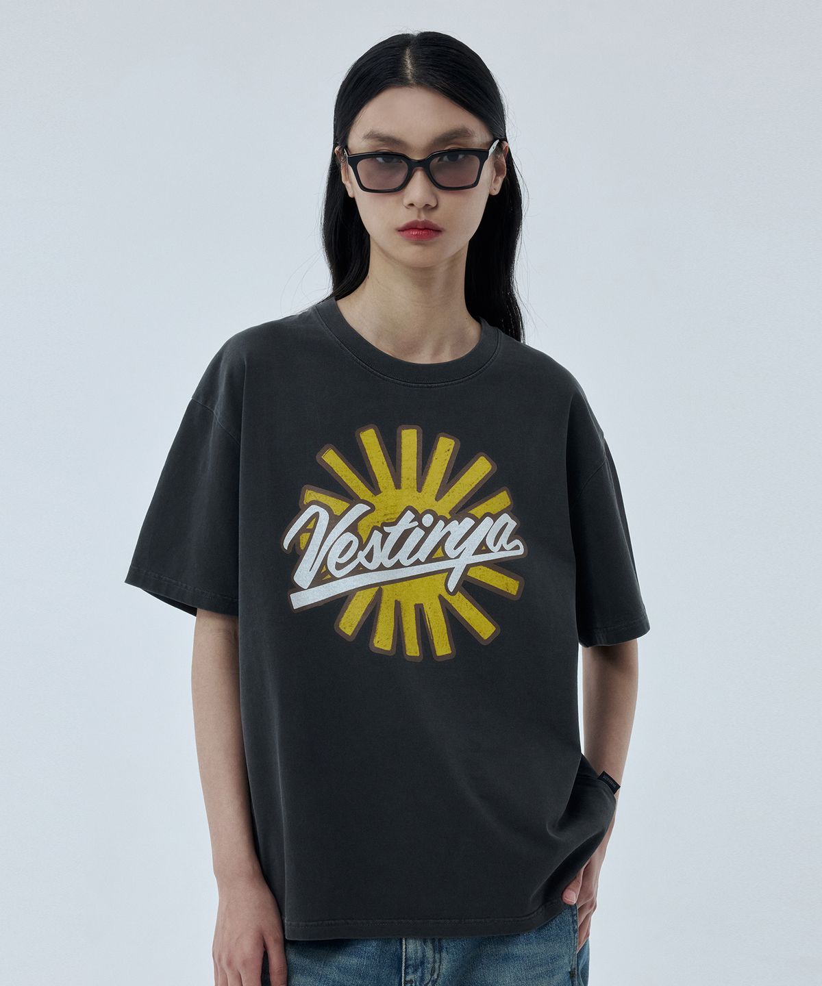 베스티리아(VESTIRYA) Sunbeam Logo T-shirts Charcoal