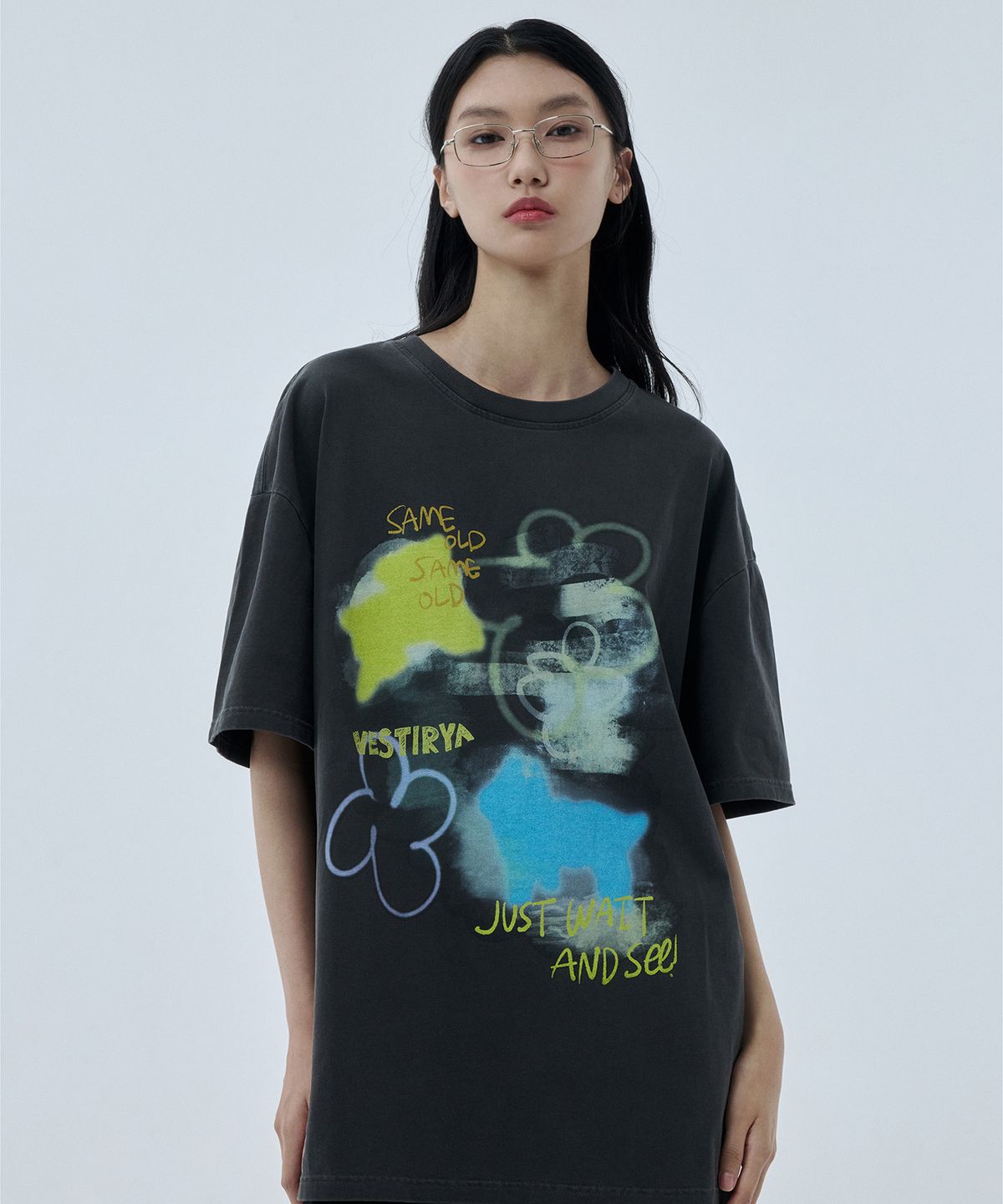 베스티리아(VESTIRYA) Hand Sketch Over Fit T-shirts Charcoal