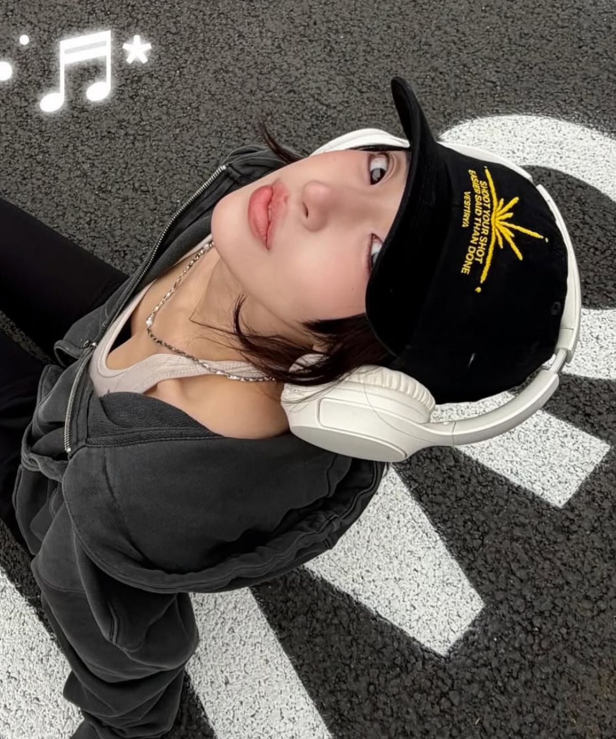 베스티리아(VESTIRYA) Solar Grahpic Ball Cap Black