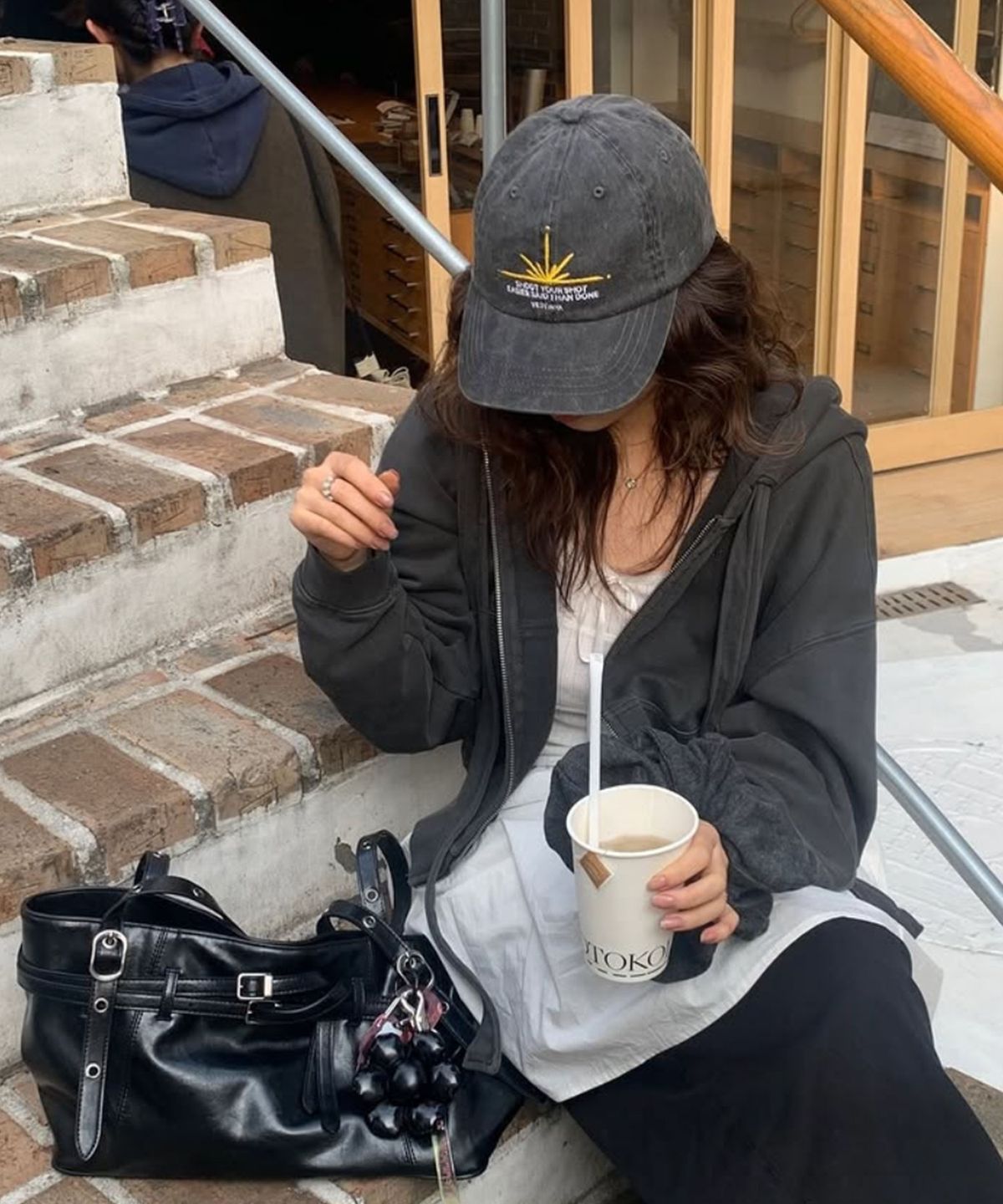 베스티리아(VESTIRYA) Solar Grahpic Ball Cap Charcoal