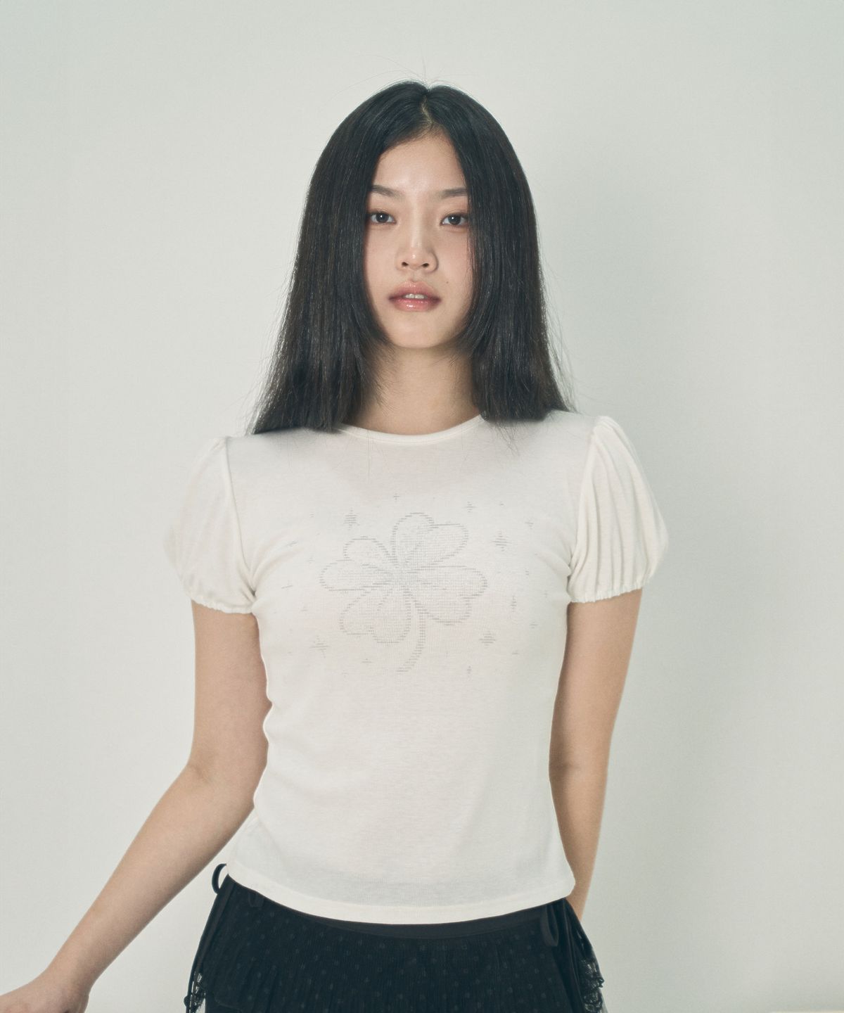 미헤브(MIHEV) 클로버 퍼프 티셔츠