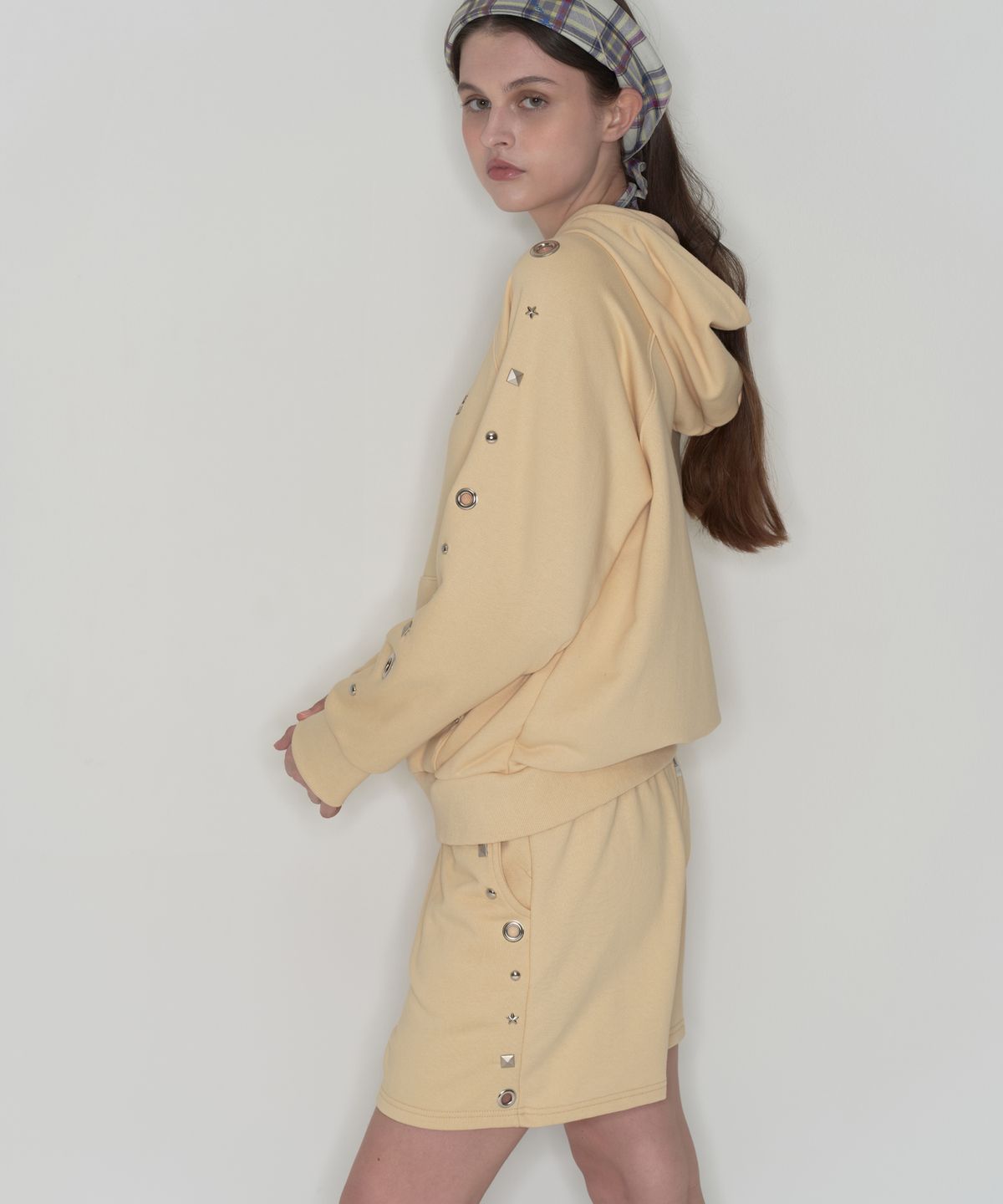 떨스티클럽(THIRSTYCLUB) Studded set short pants - Butter