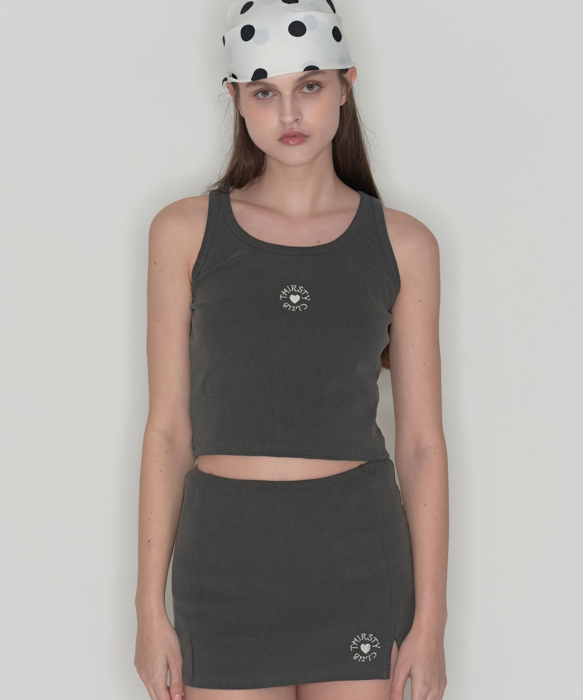 떨스티클럽(THIRSTYCLUB) Round logo sleeveless - Charcoal
