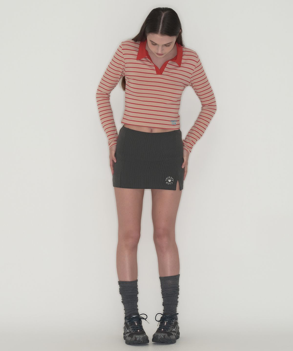 떨스티클럽(THIRSTYCLUB) Round logo slit skirt pants - Charcoal