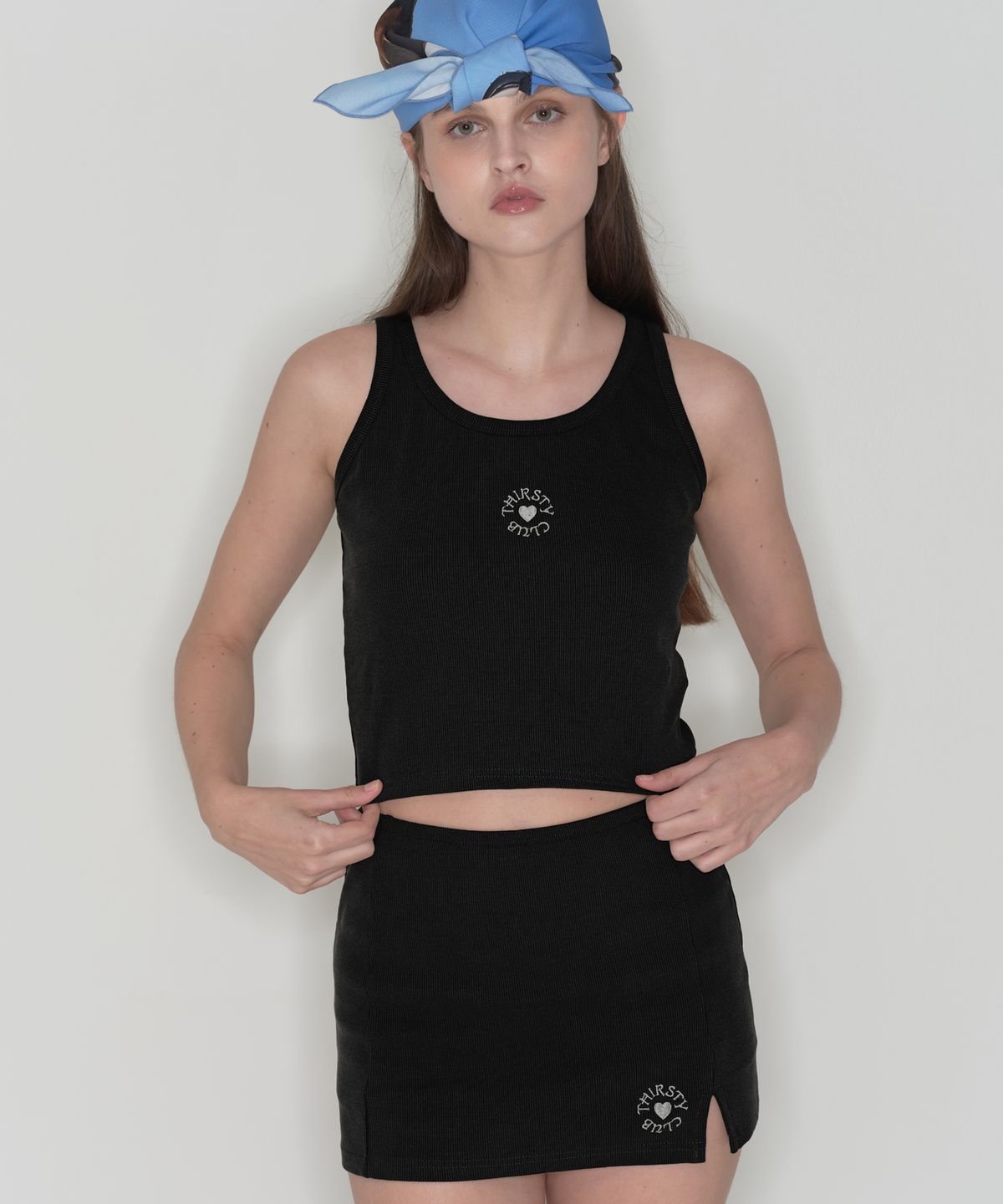 떨스티클럽(THIRSTYCLUB) Round logo sleeveless - Black