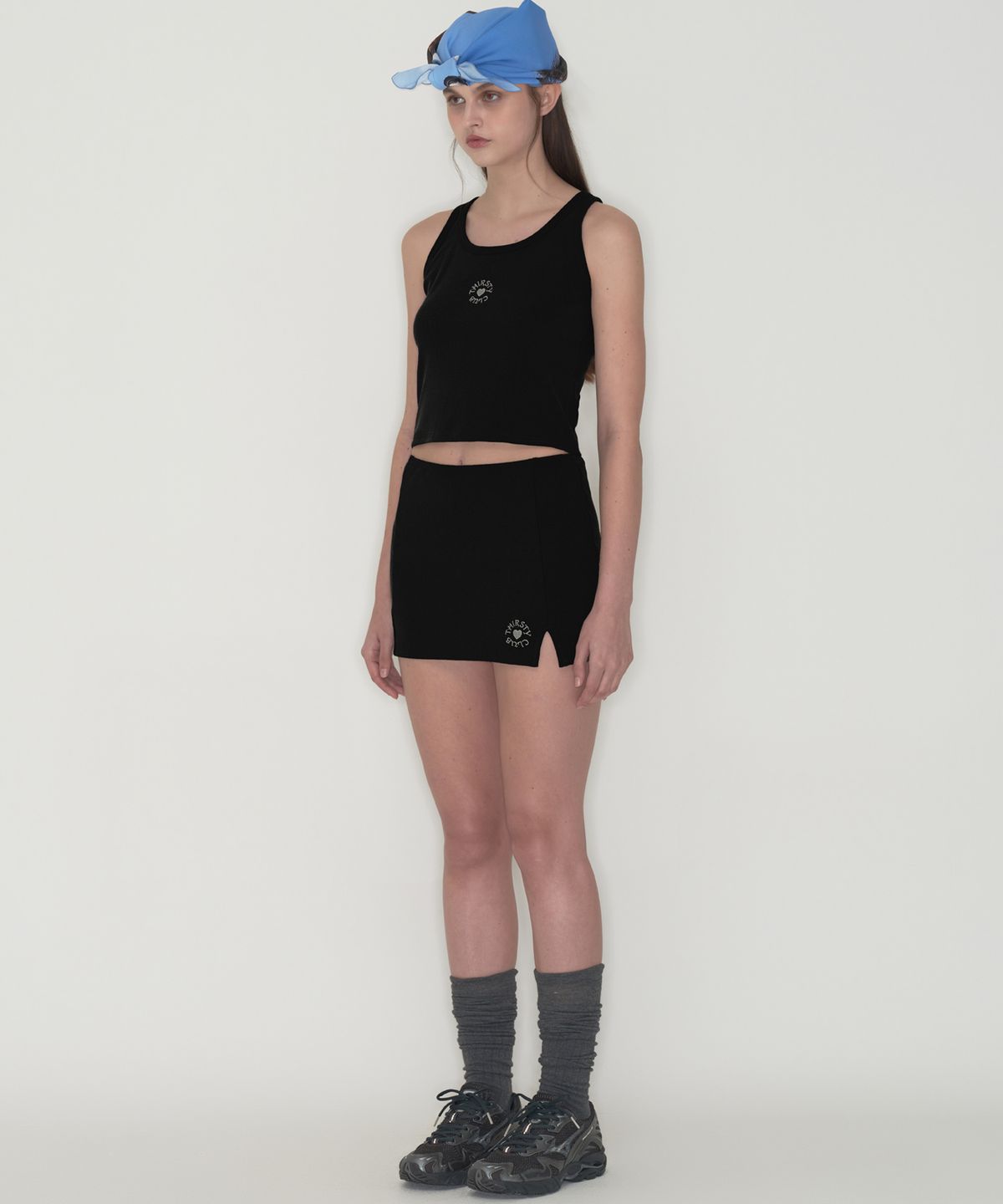 떨스티클럽(THIRSTYCLUB) Round logo slit skirt pants - Black