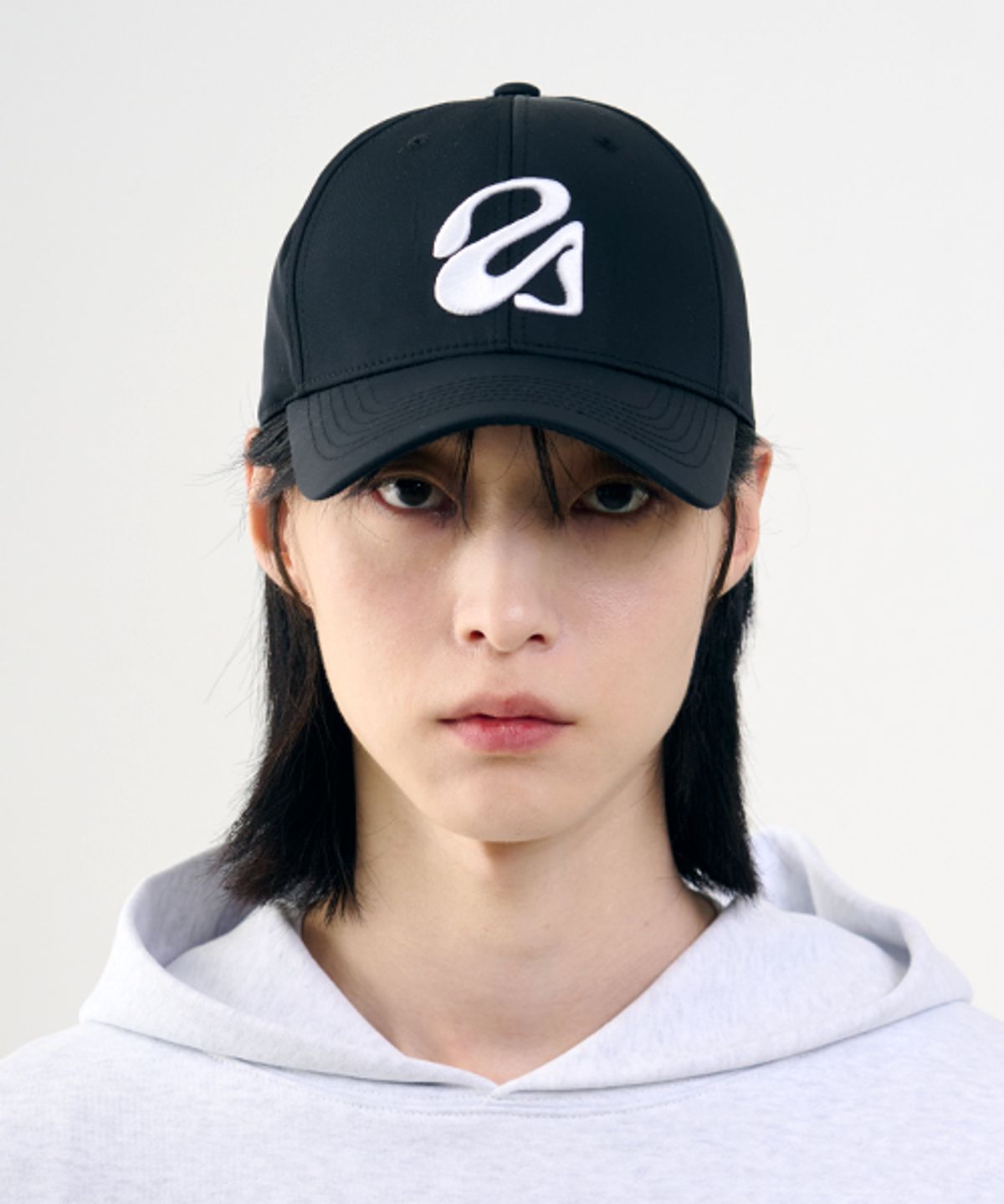 어레이드(ARRAYED) 컬시브 심볼 로고 볼캡 [BLACK]