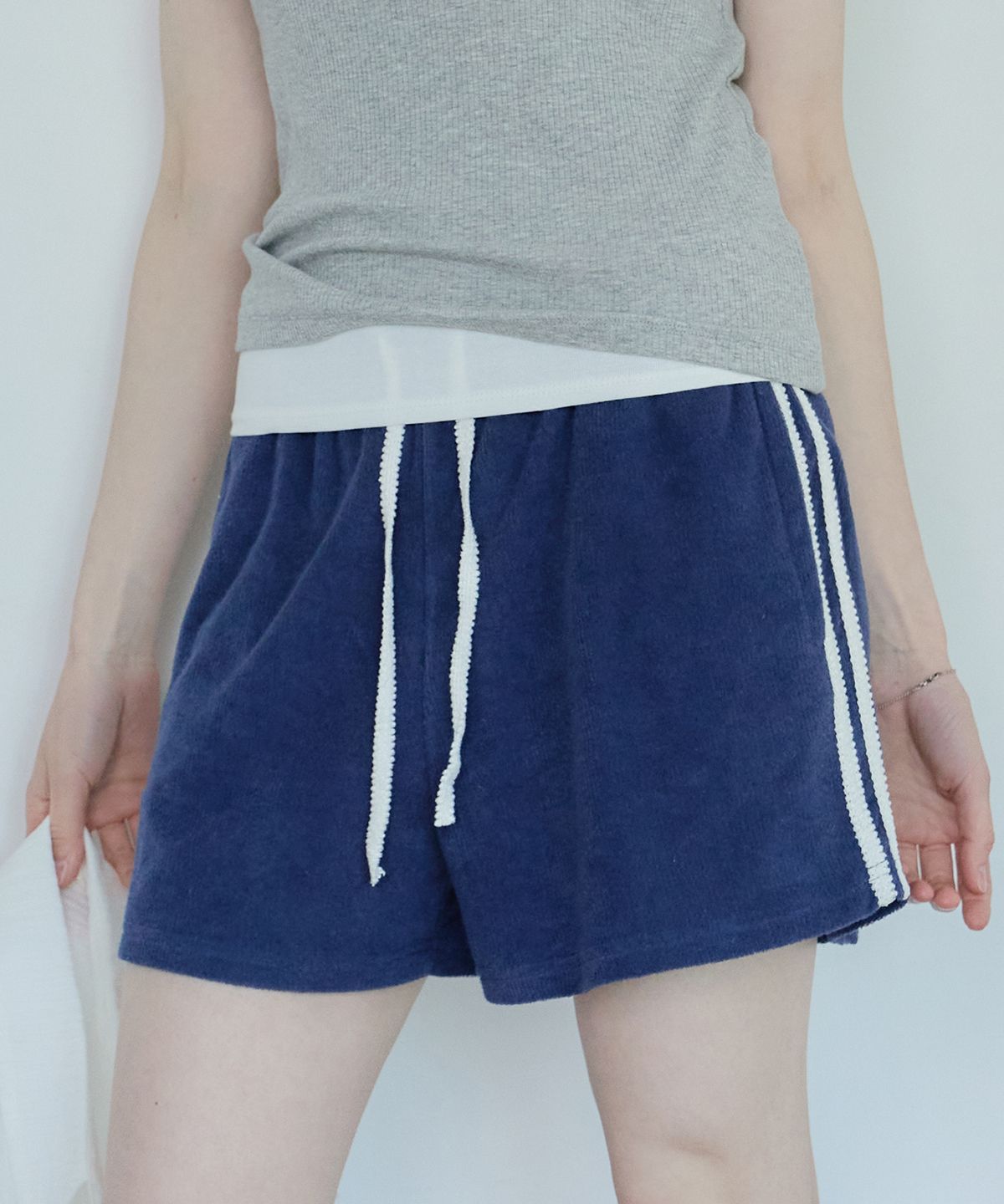 로브로브(LOVLOV) SUNNY EASE SHORTS