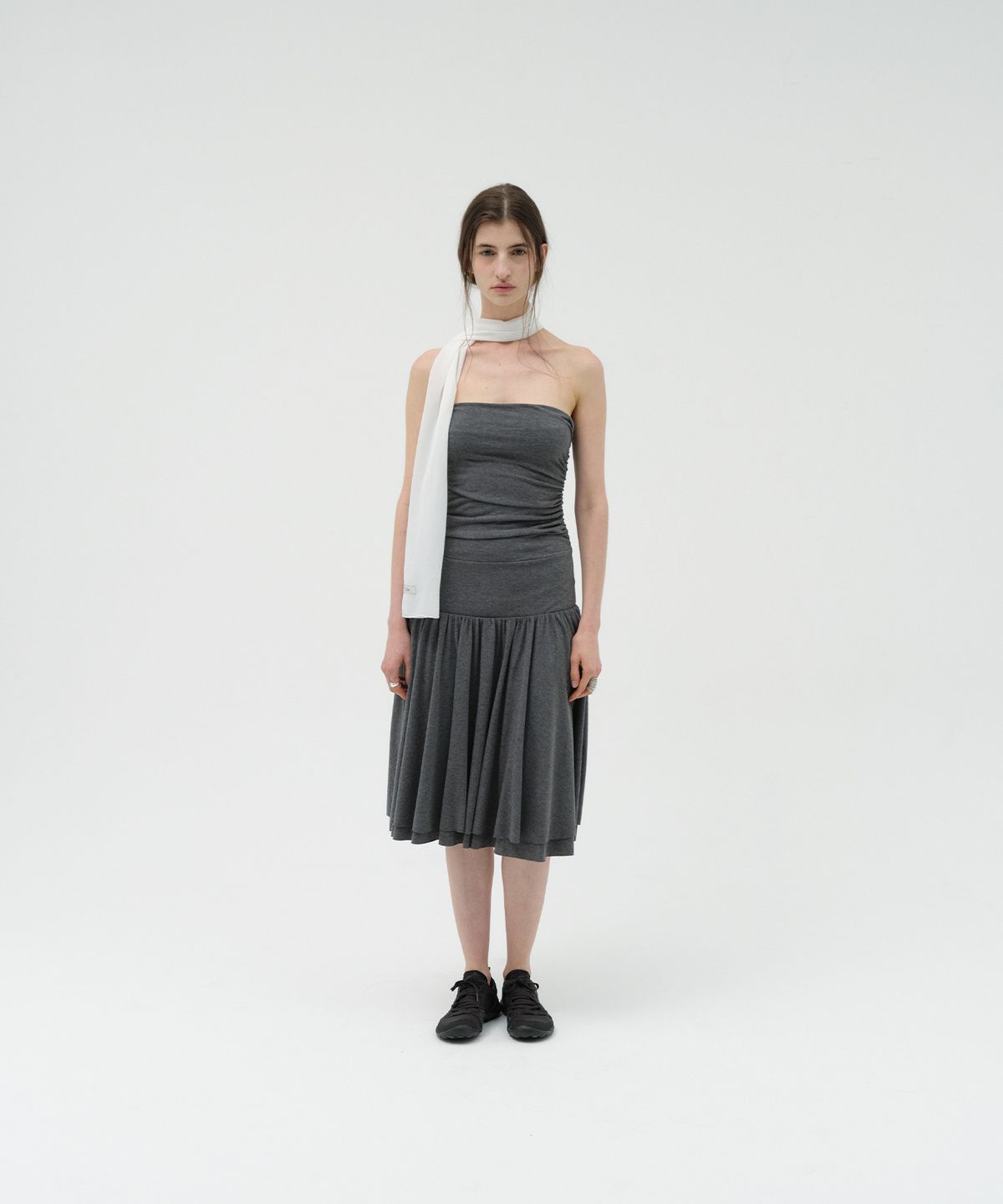 로우타이드(LOW TIDE) TWO-WAY SHIRRING DRESS [CHARCOAL]
