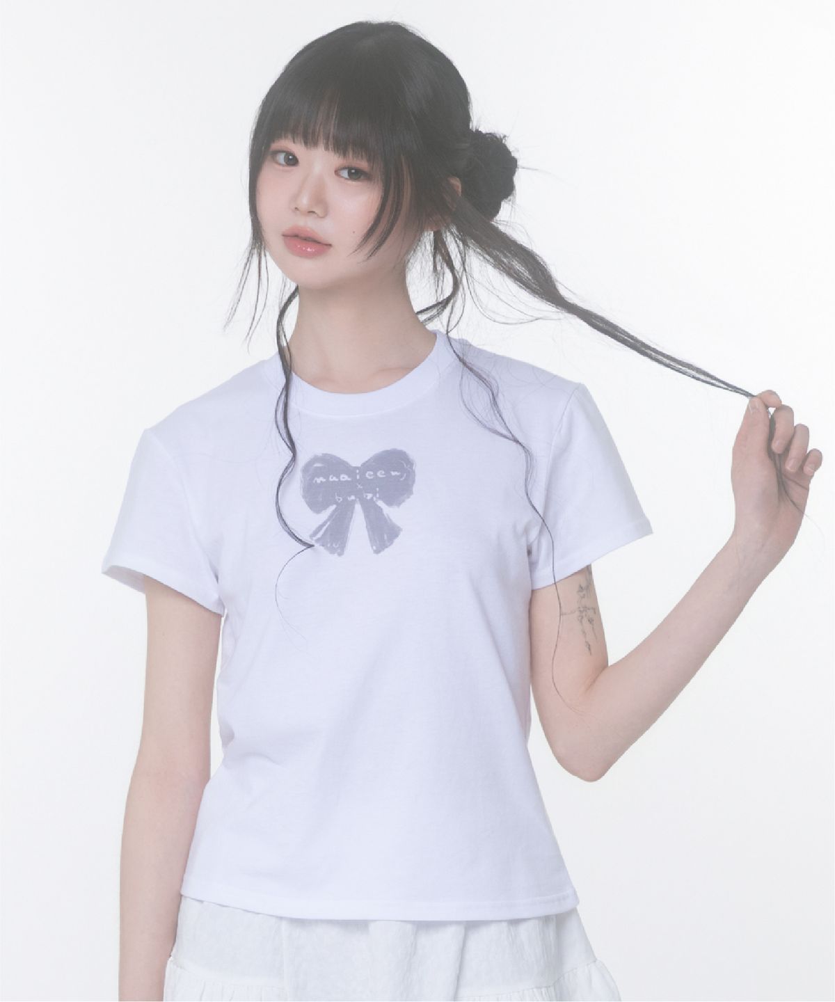 나이엔(NAAIEEN) Bubi 리본 콜라보 슬림핏 티셔츠 화이트