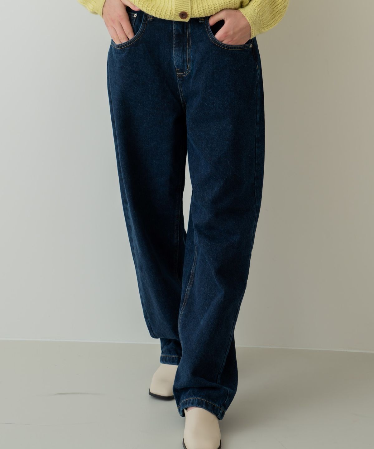 위오이(WIOE) Cloe Curved Denim Pants_Dark Blue
