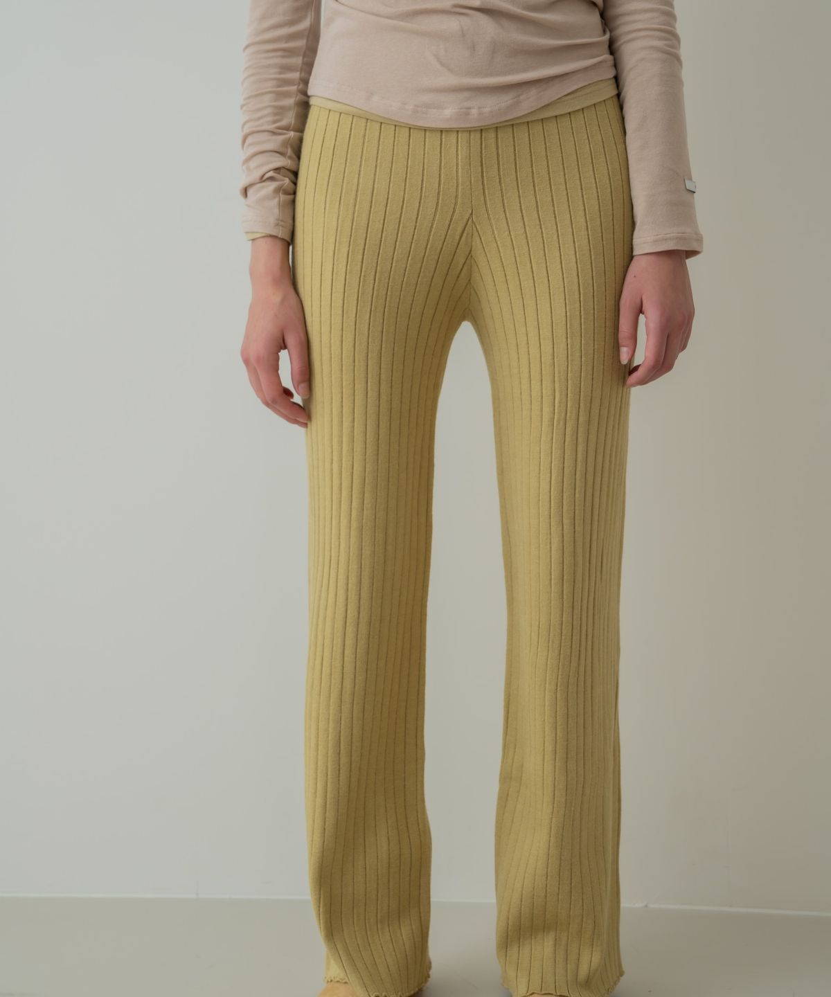 위오이(WIOE) Mono Knit Pants_Butter Yellow