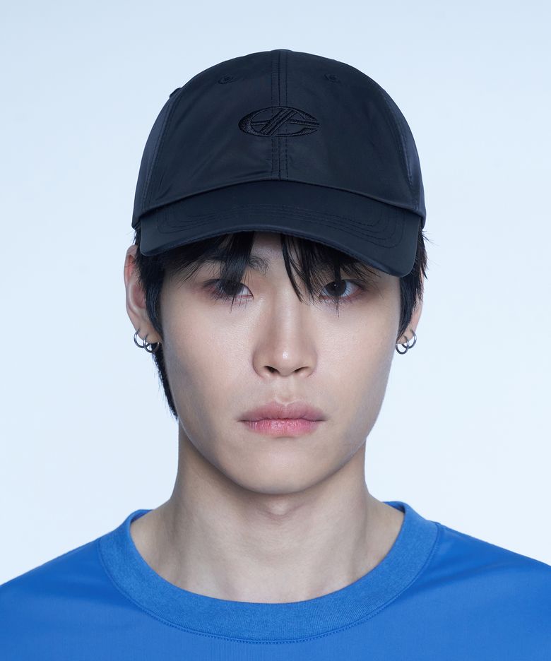ESSENTIAL BLACK LOGO CAP