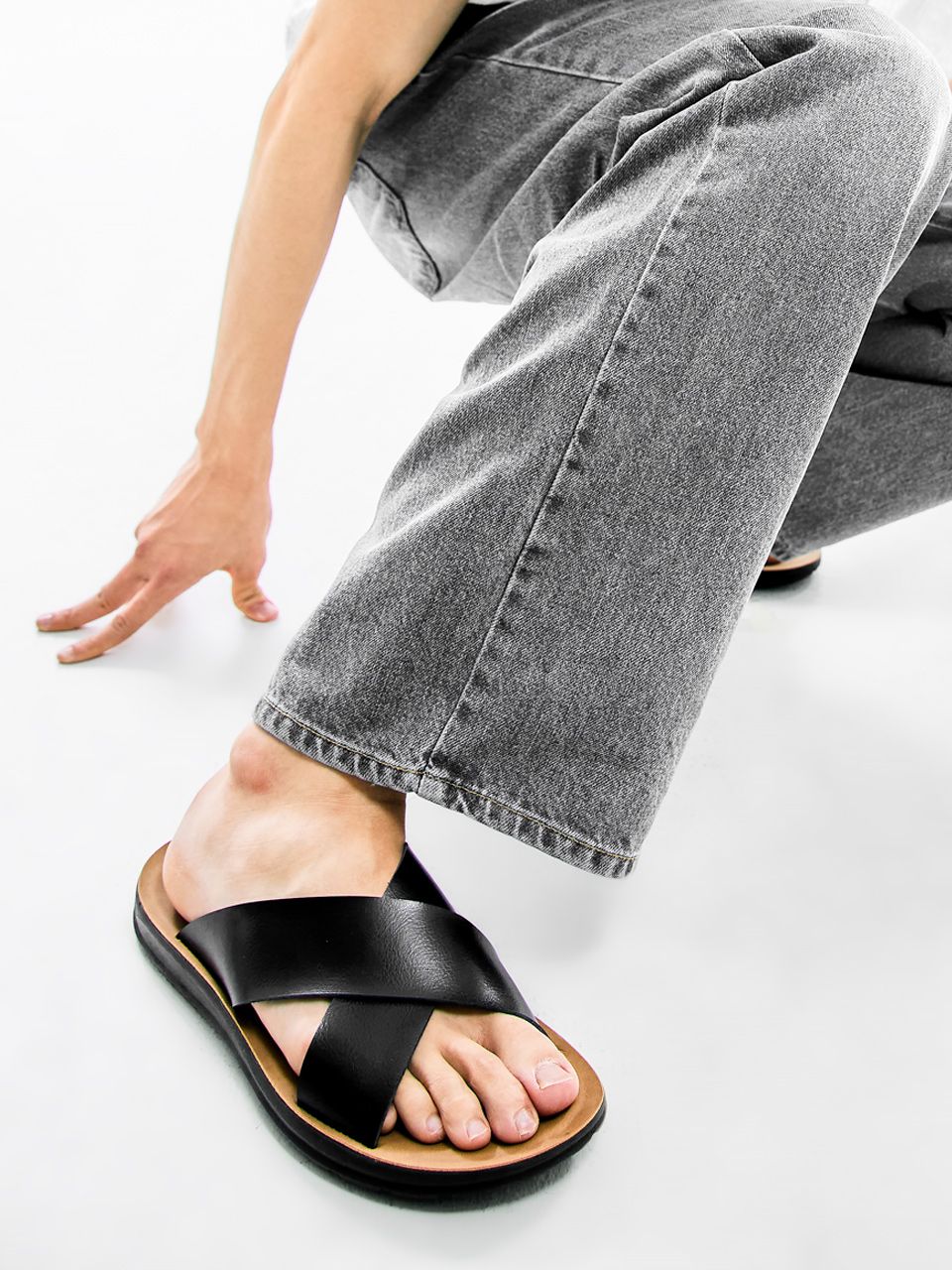 MUSINSA | BSQT BY CLASSY b2426 saguaro cross strap basic slippers